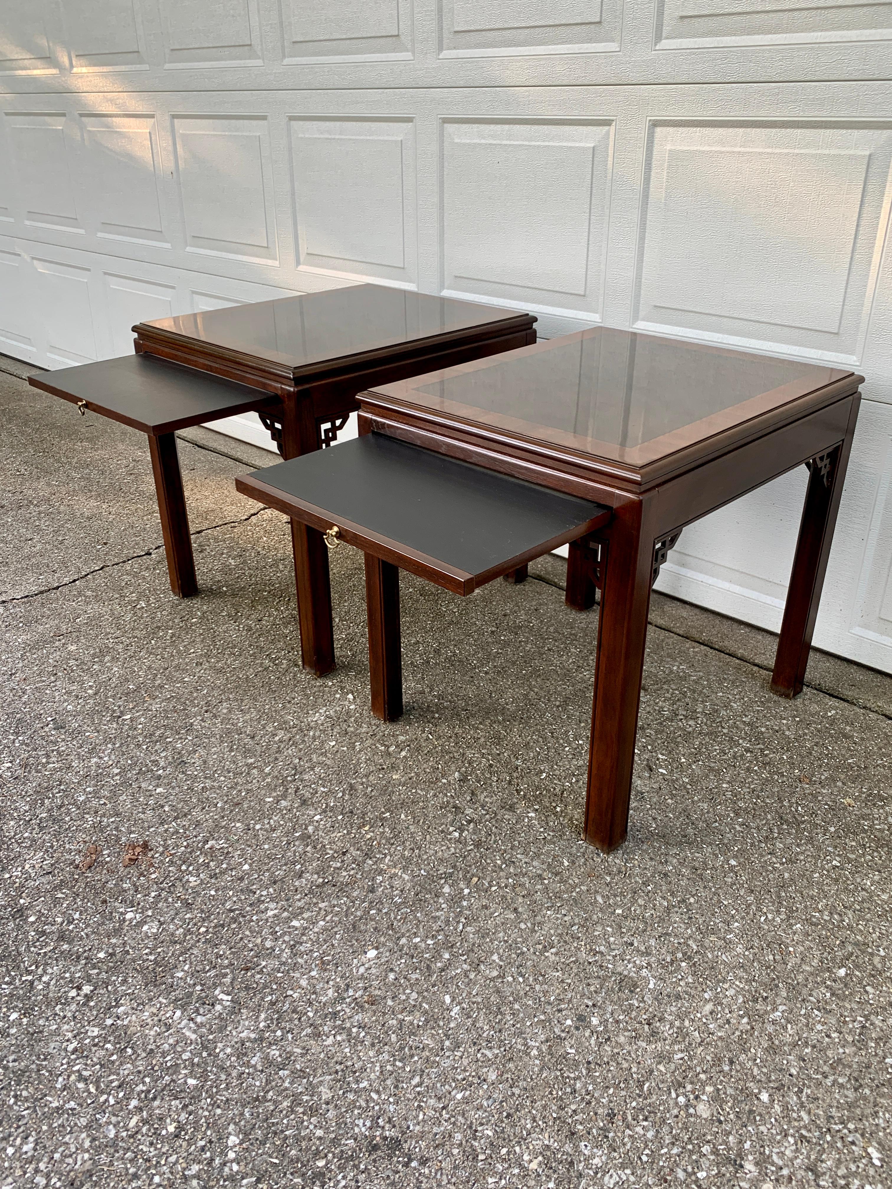 Drexel Heritage English Chippendale Banded Mahogany Side Tables, Pair For Sale 4
