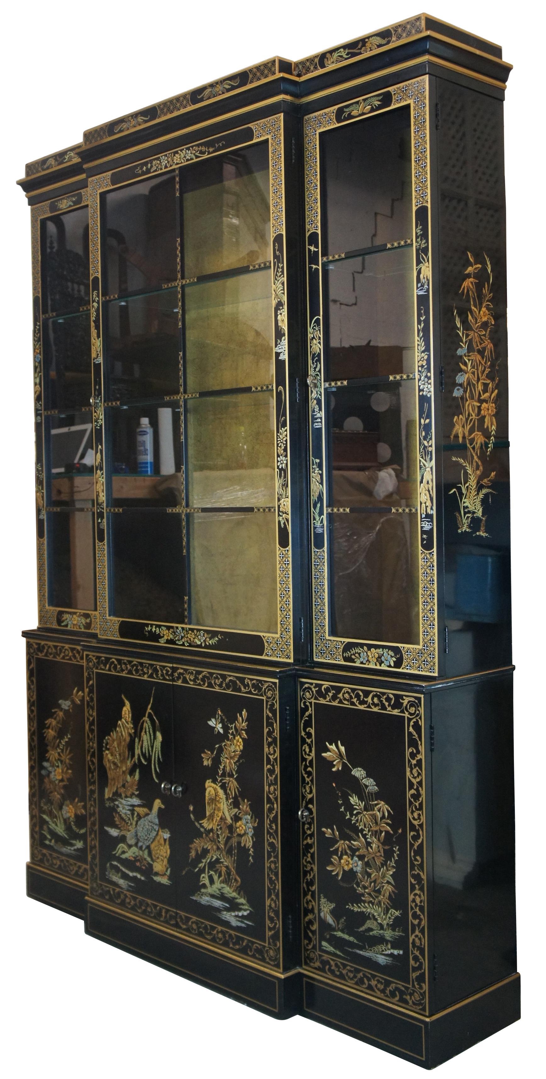 Drexel Heritage Et Cetera display cabinet 582-536, circa 1978. Features Chinoiserie japanned (black lacquer) hand painted motif with gold detail showing a landscape of florals / flowers, animals / birds, and butterfly. The cabinet is lit from above