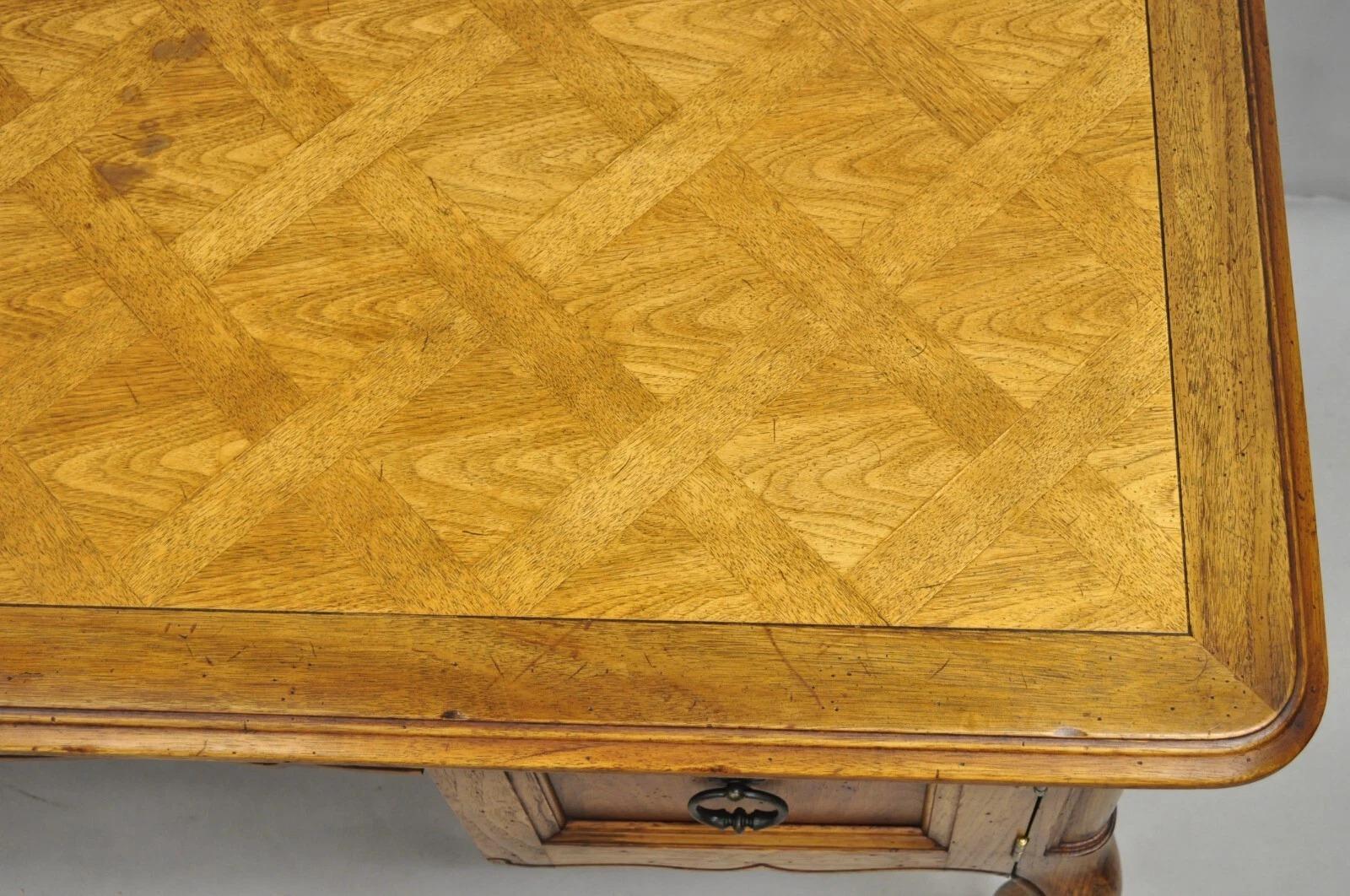XX secolo Scrivania Drexel Heritage French Country Manor Collection 60
