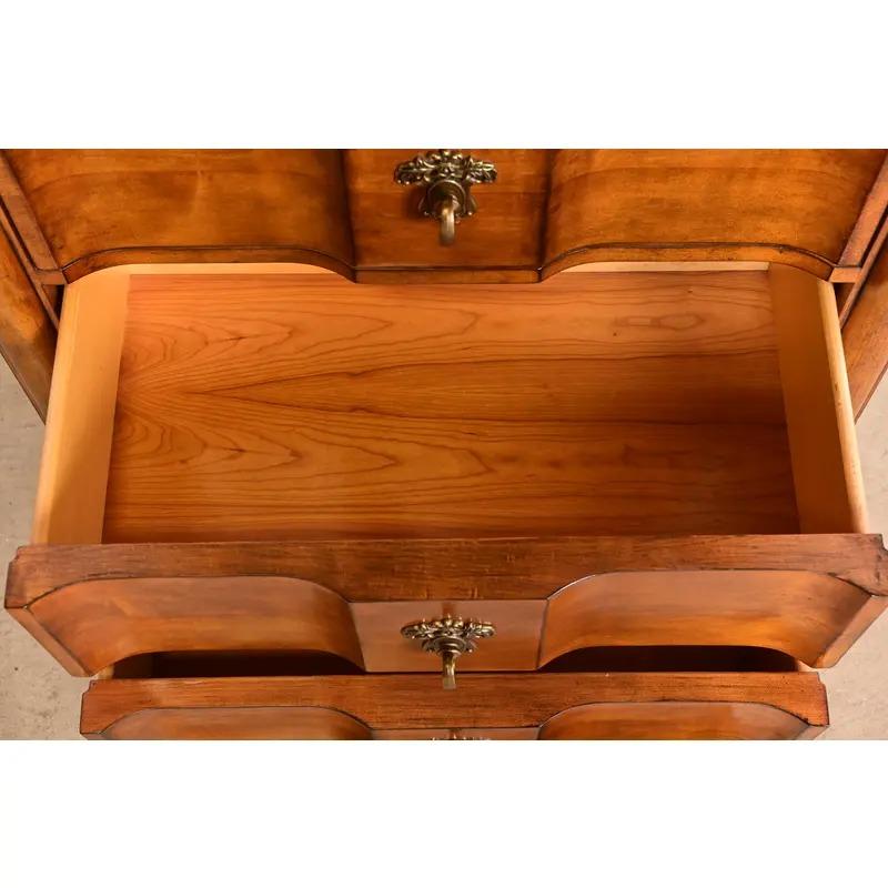 Drexel Heritage Französisch Empire geschnitzt Obstholz Dessous Chest oder Semainier im Angebot 1