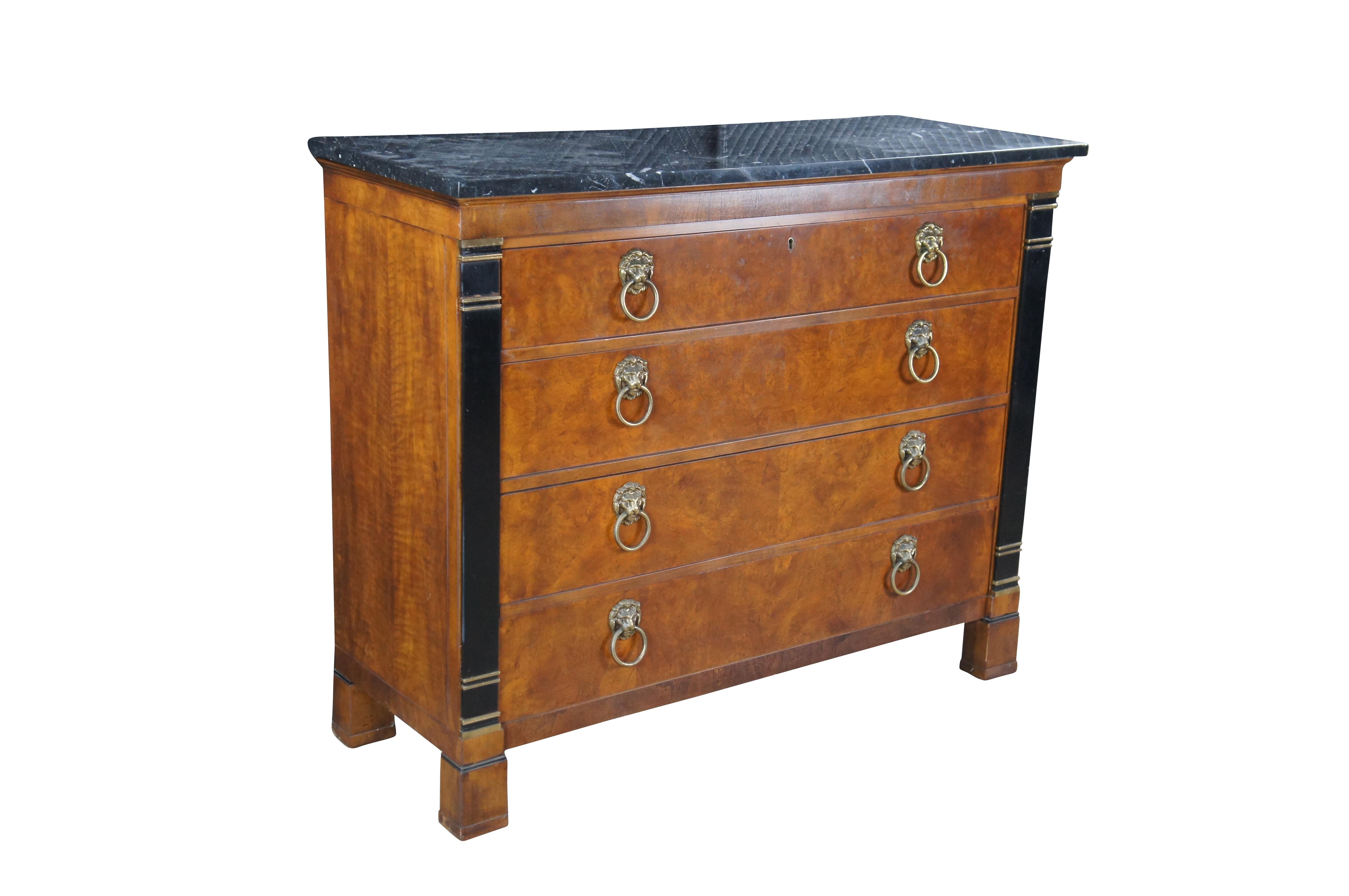 Américain Drexel Heritage Commode de style Empire français en noyer et ronce avec dessus en marbre en vente