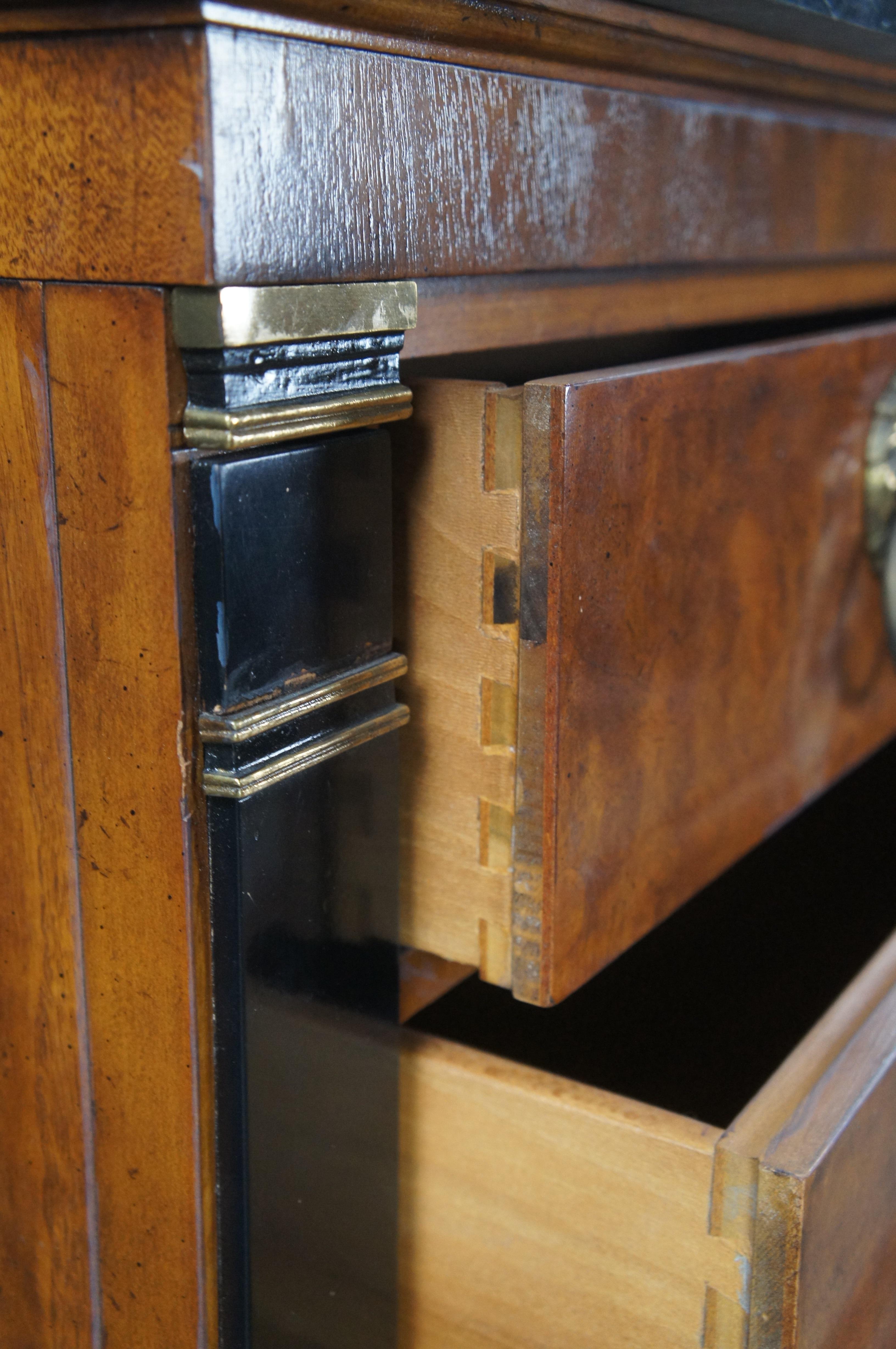 Drexel Heritage Commode de style Empire français en noyer et ronce avec dessus en marbre en vente 3