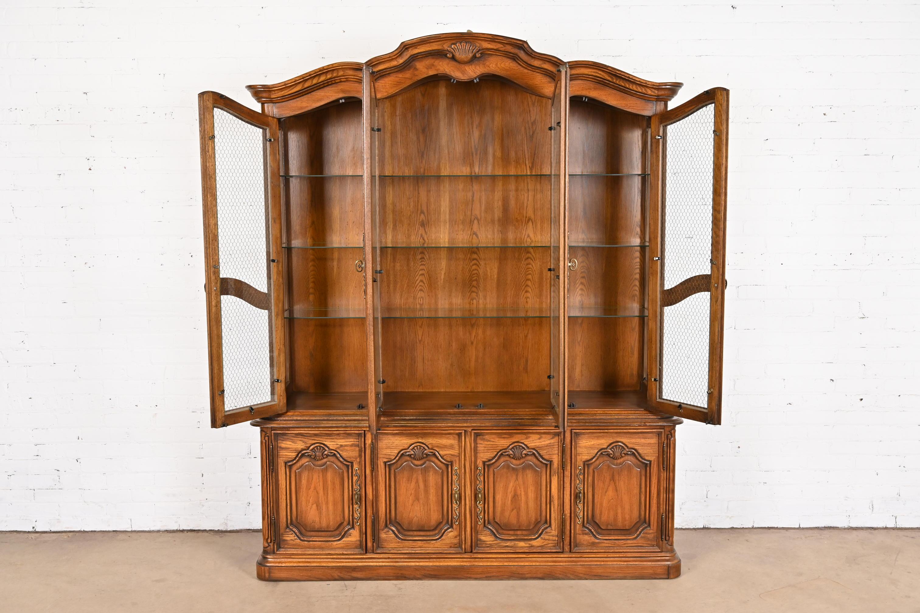 Drexel Heritage French Provincial Carved Oak Lighted Breakfront Bookcase Cabinet For Sale 1