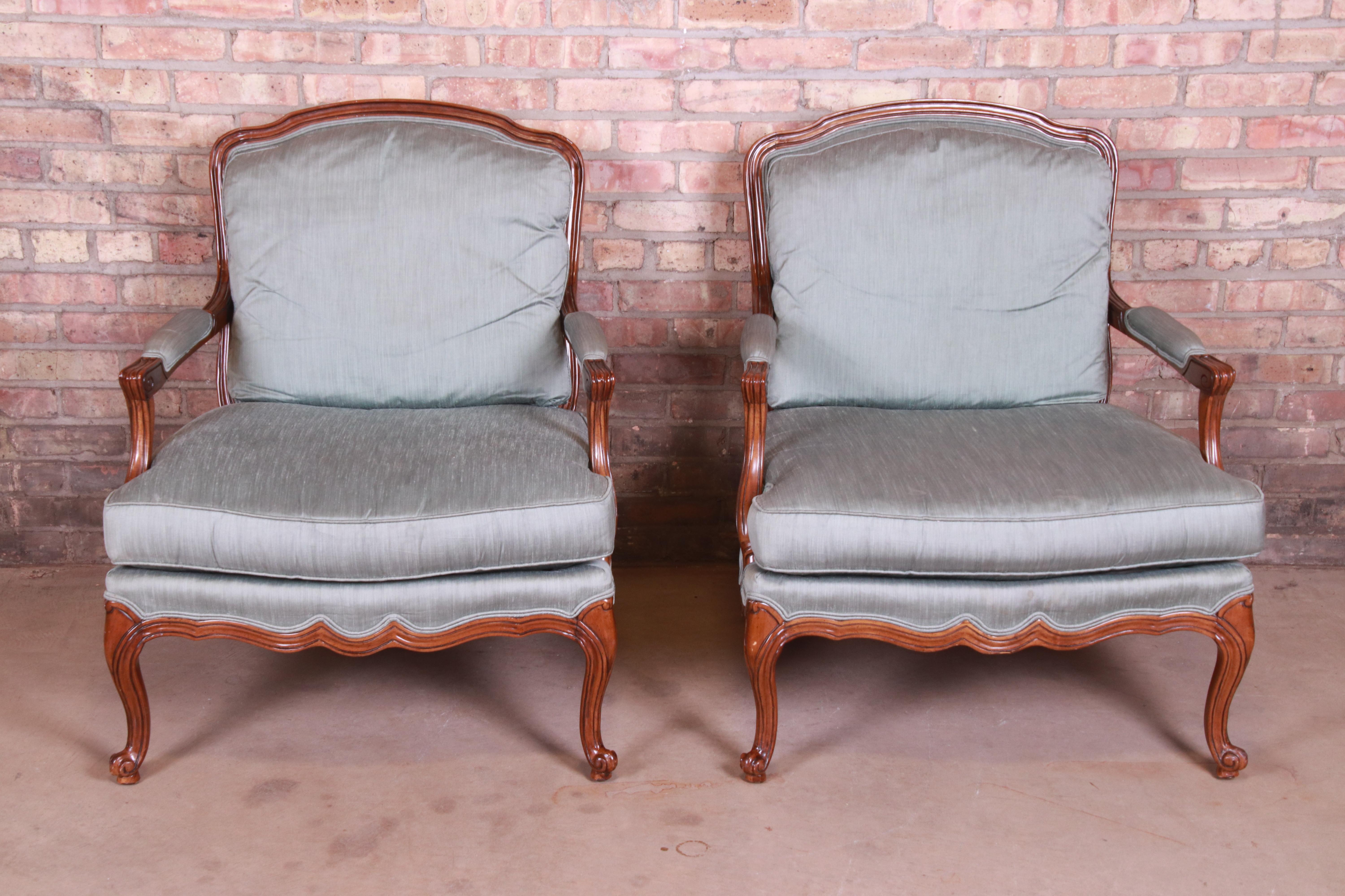 Drexel Heritage French Provincial Louis XV Carved Walnut Bergère Chairs, Pair In Good Condition In South Bend, IN