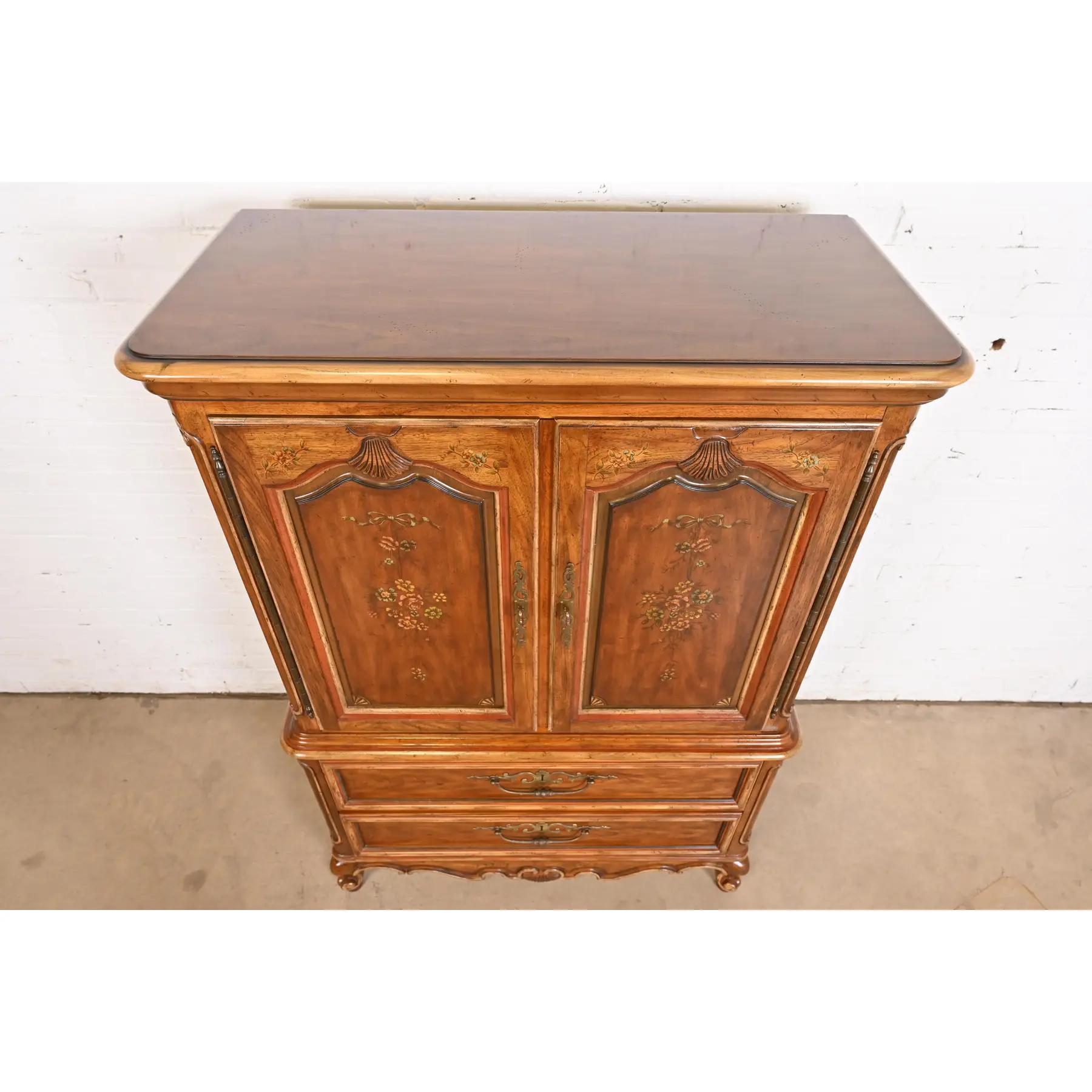 Cassapanca da gentiluomo in legno di noce intagliato Luigi XV di Drexel Heritage in vendita 3