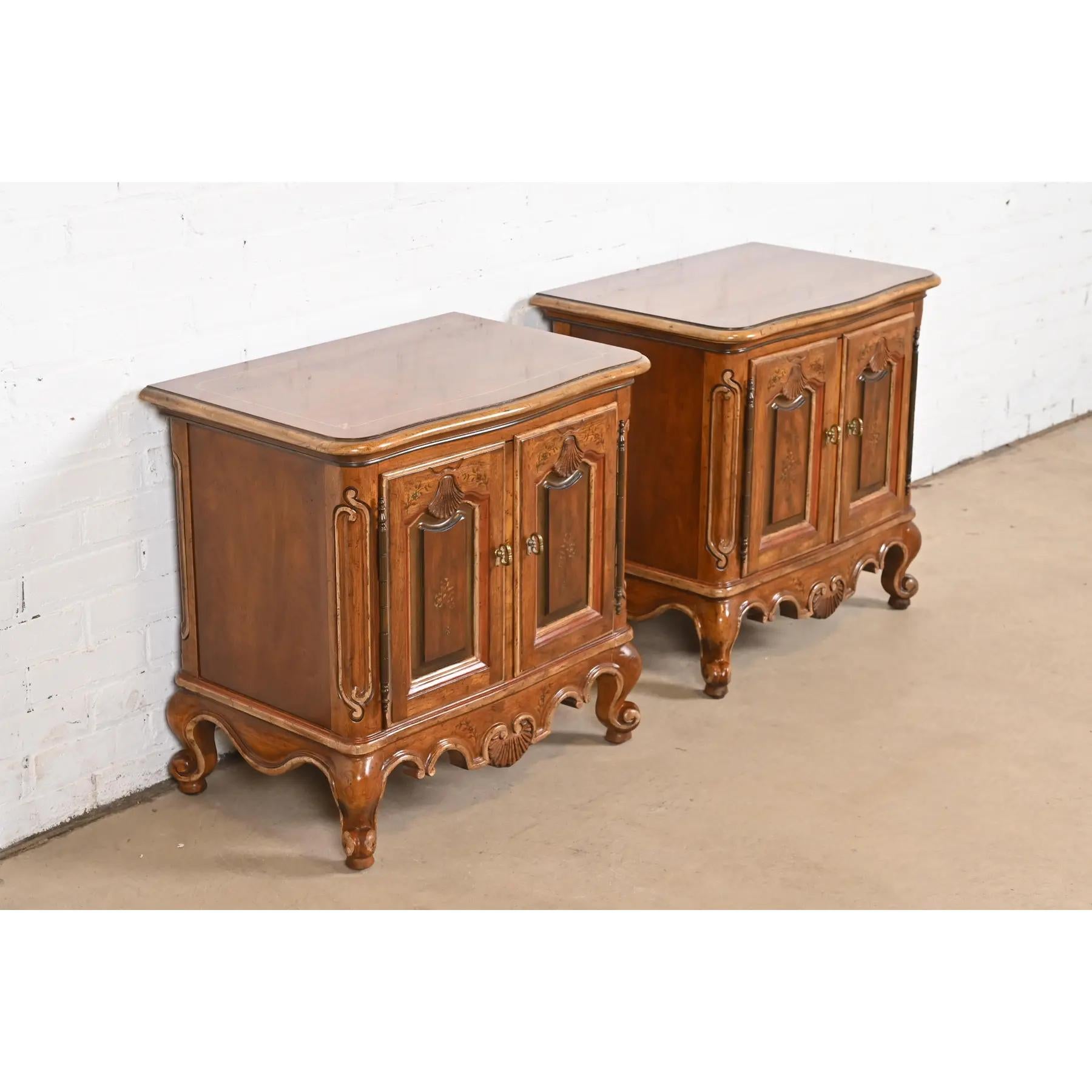 Drexel Heritage French Provincial Louis XV Carved Walnut Nightstands, Pair In Good Condition For Sale In South Bend, IN