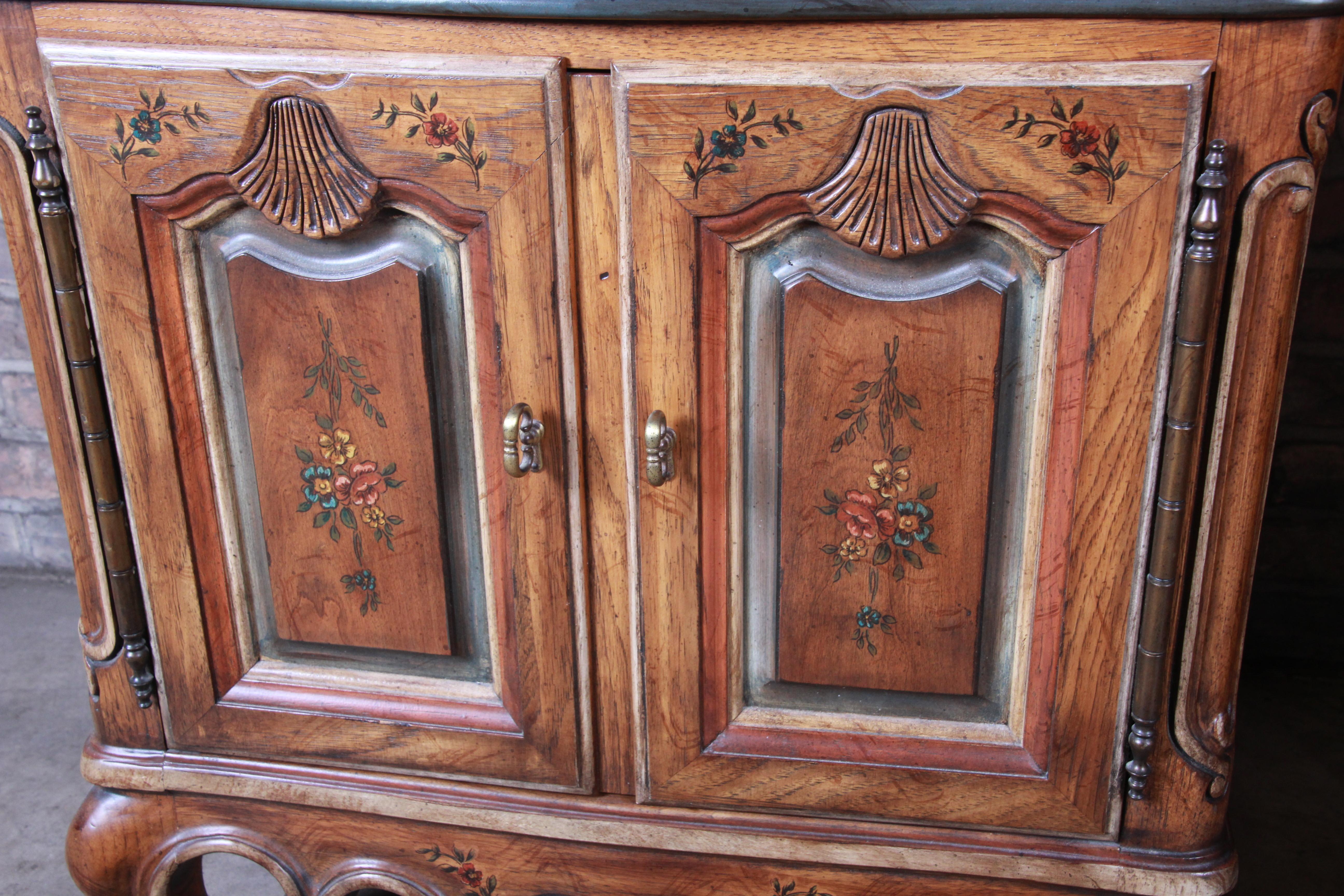 Drexel Heritage French Provincial Louis XV Carved Walnut Nightstands, Pair In Good Condition In South Bend, IN