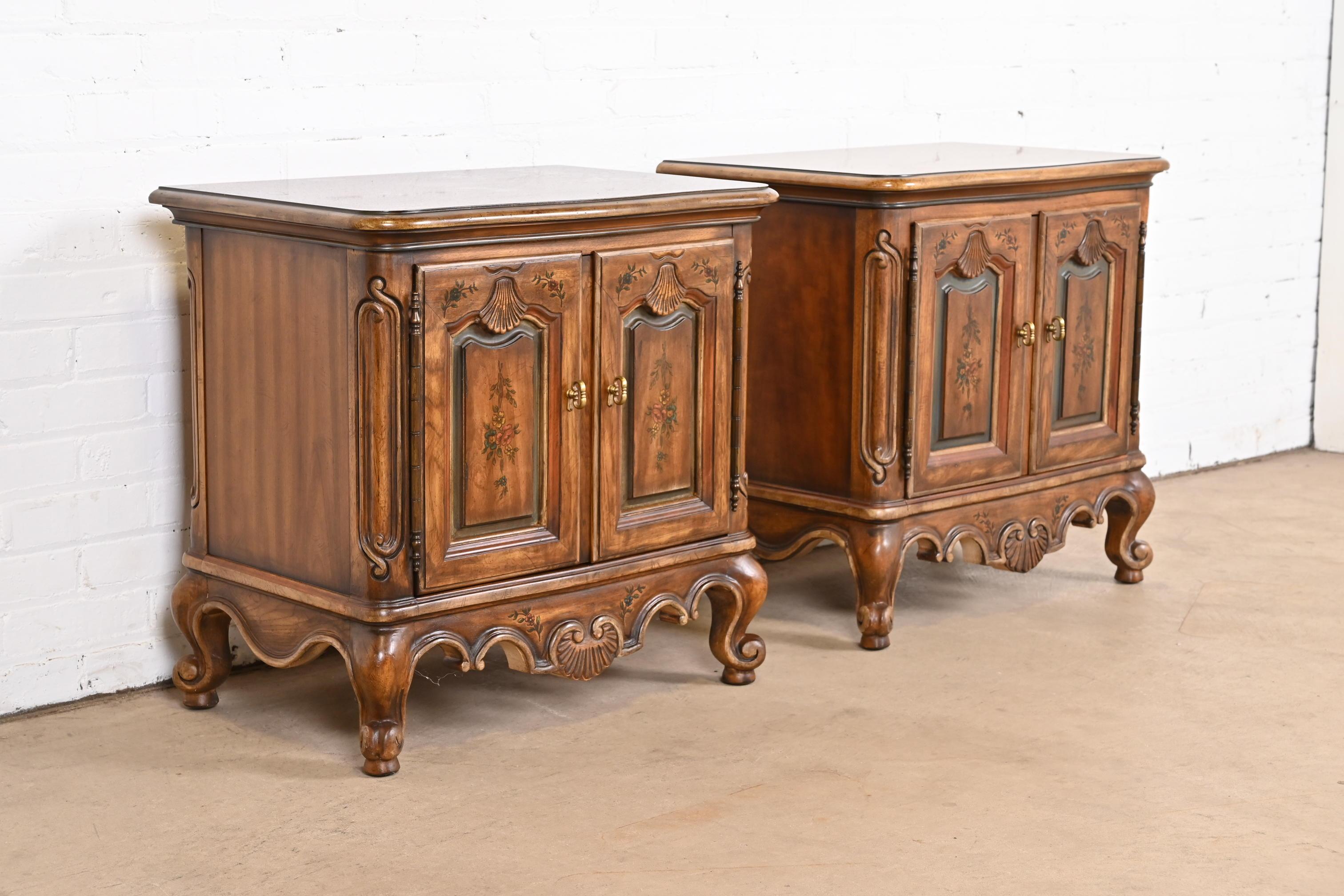 Drexel Heritage French Provincial Louis XV Carved Walnut Nightstands, Pair In Good Condition In South Bend, IN