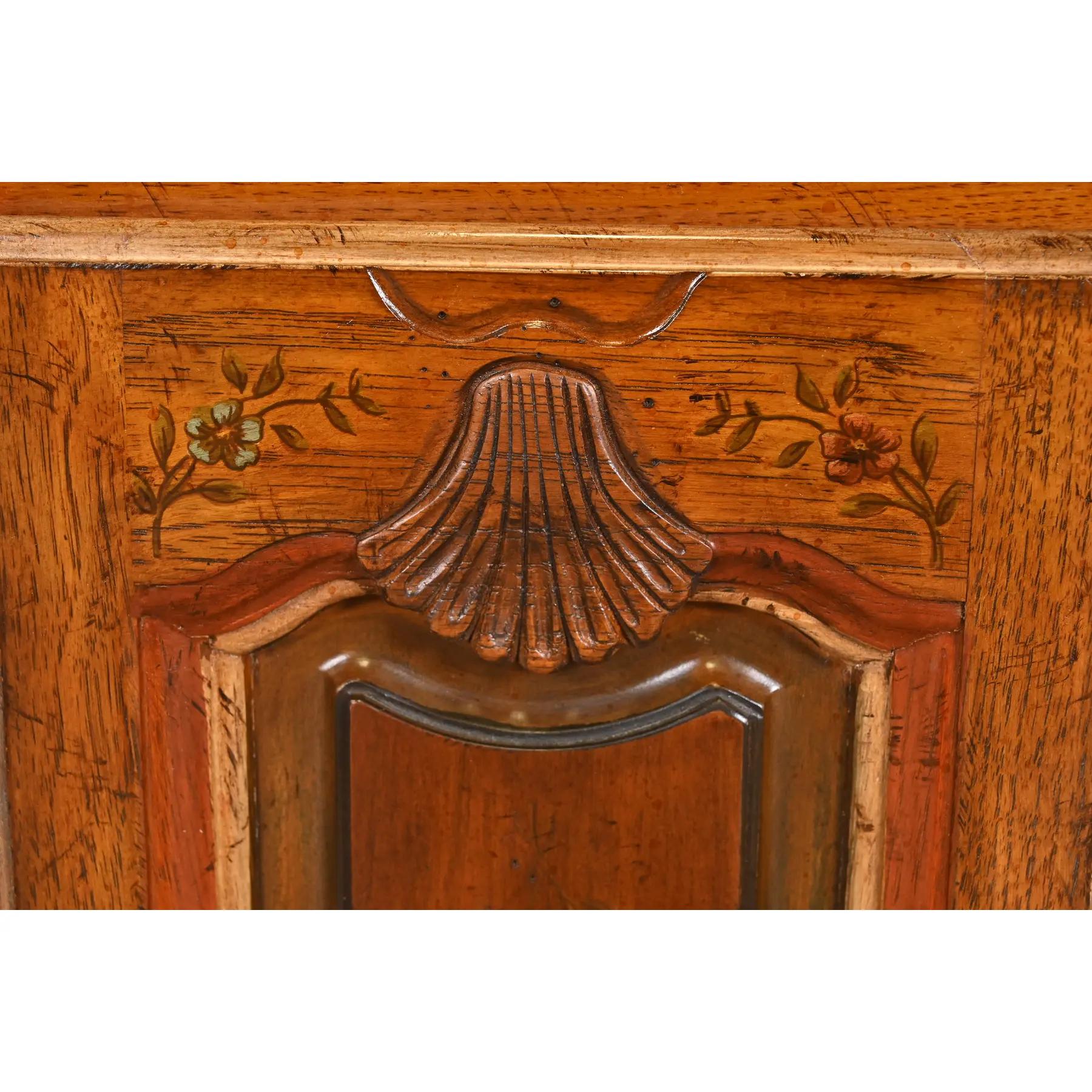 Drexel Heritage French Provincial Louis XV Carved Walnut Nightstands, Pair For Sale 1