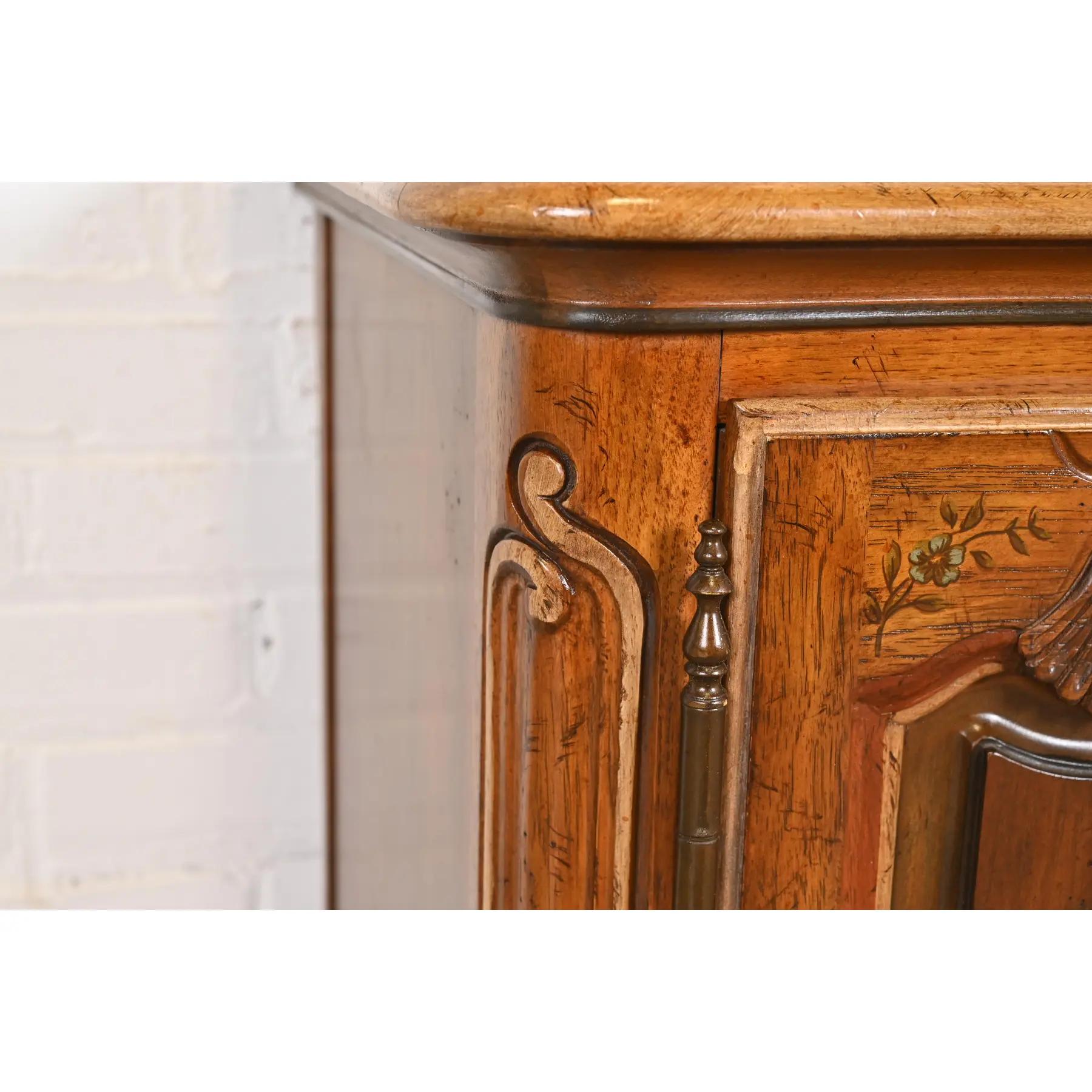 Drexel Heritage French Provincial Louis XV Carved Walnut Nightstands, Pair For Sale 2