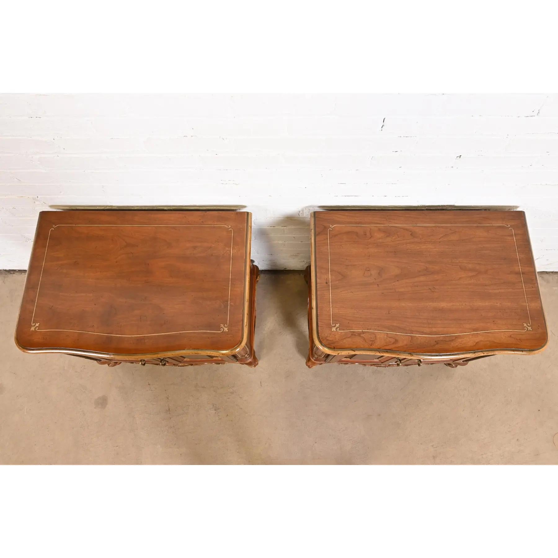 Drexel Heritage French Provincial Louis XV Carved Walnut Nightstands, Pair For Sale 3