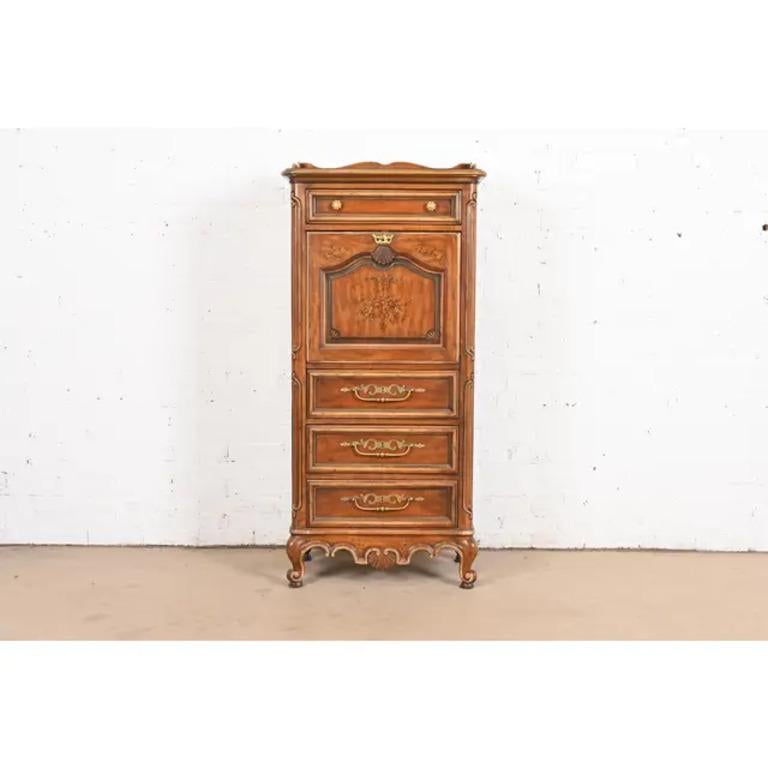 Una splendida scrivania provinciale francese in stile Luigi XV con ante a ribalta 

Da Drexel Heritage, 