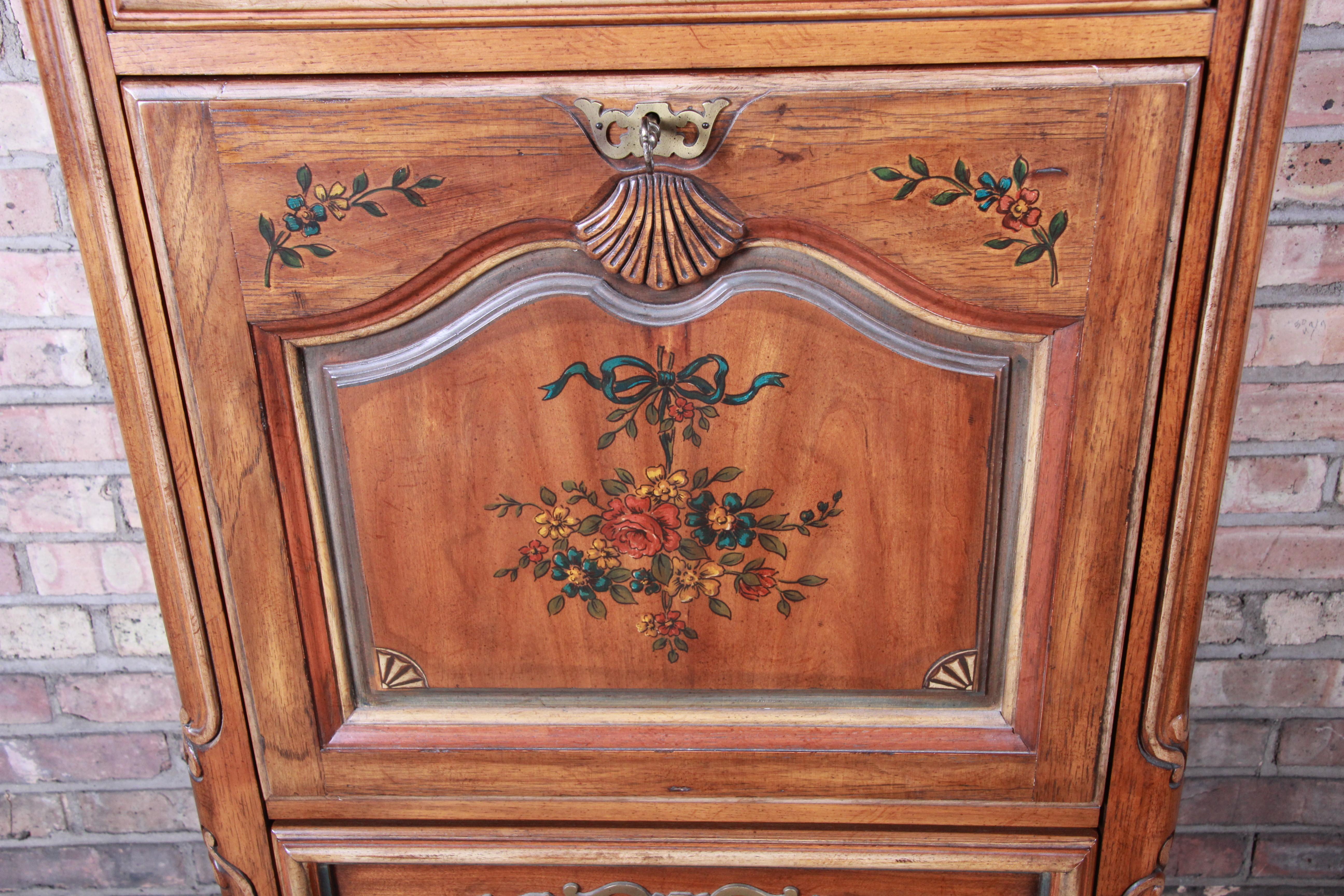 Drexel Heritage French Provincial Louis XV Carved Walnut Secrétaire À Abattant In Good Condition In South Bend, IN