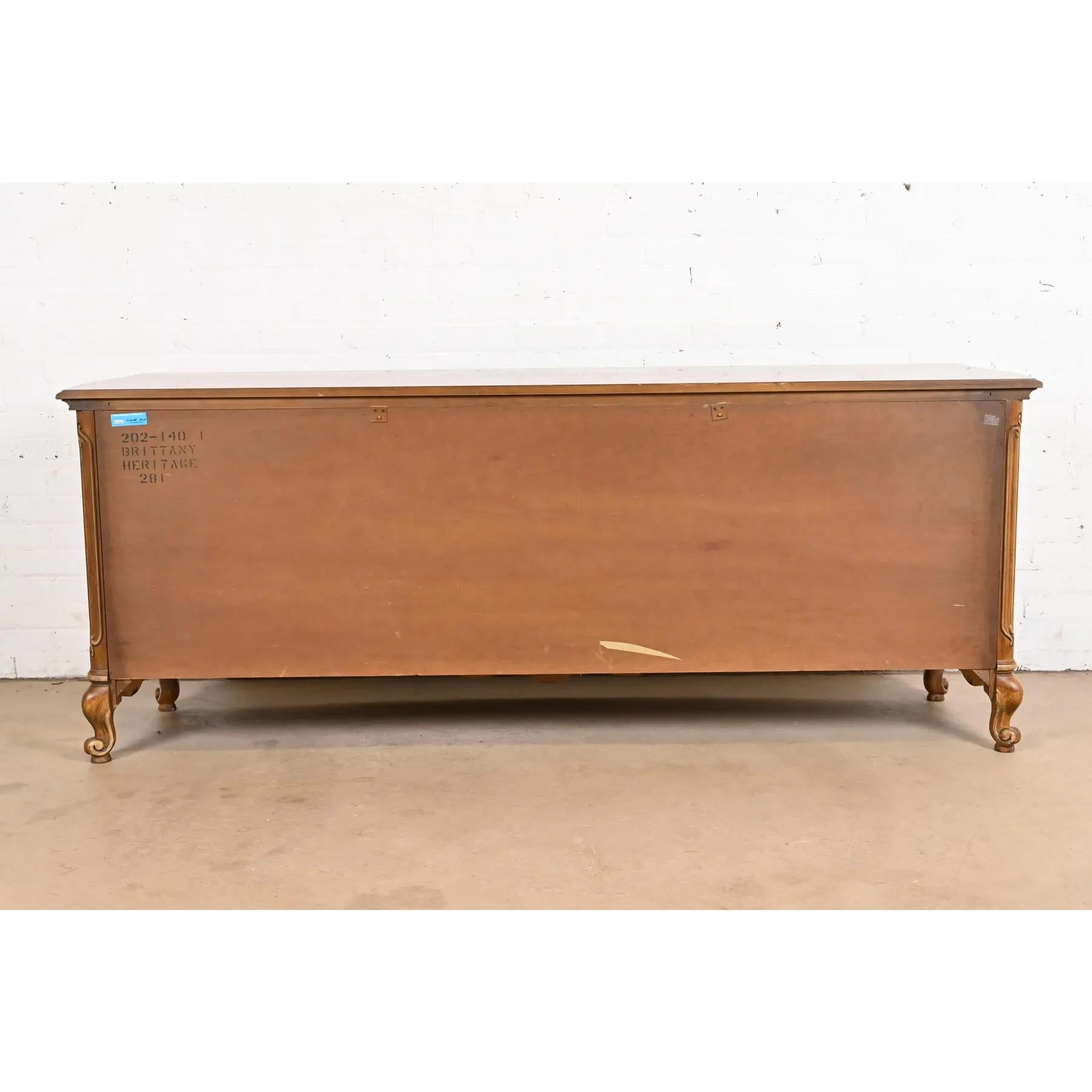 Drexel Heritage French Provincial Louis XV Carved Walnut Triple Dresser, 1970s For Sale 5