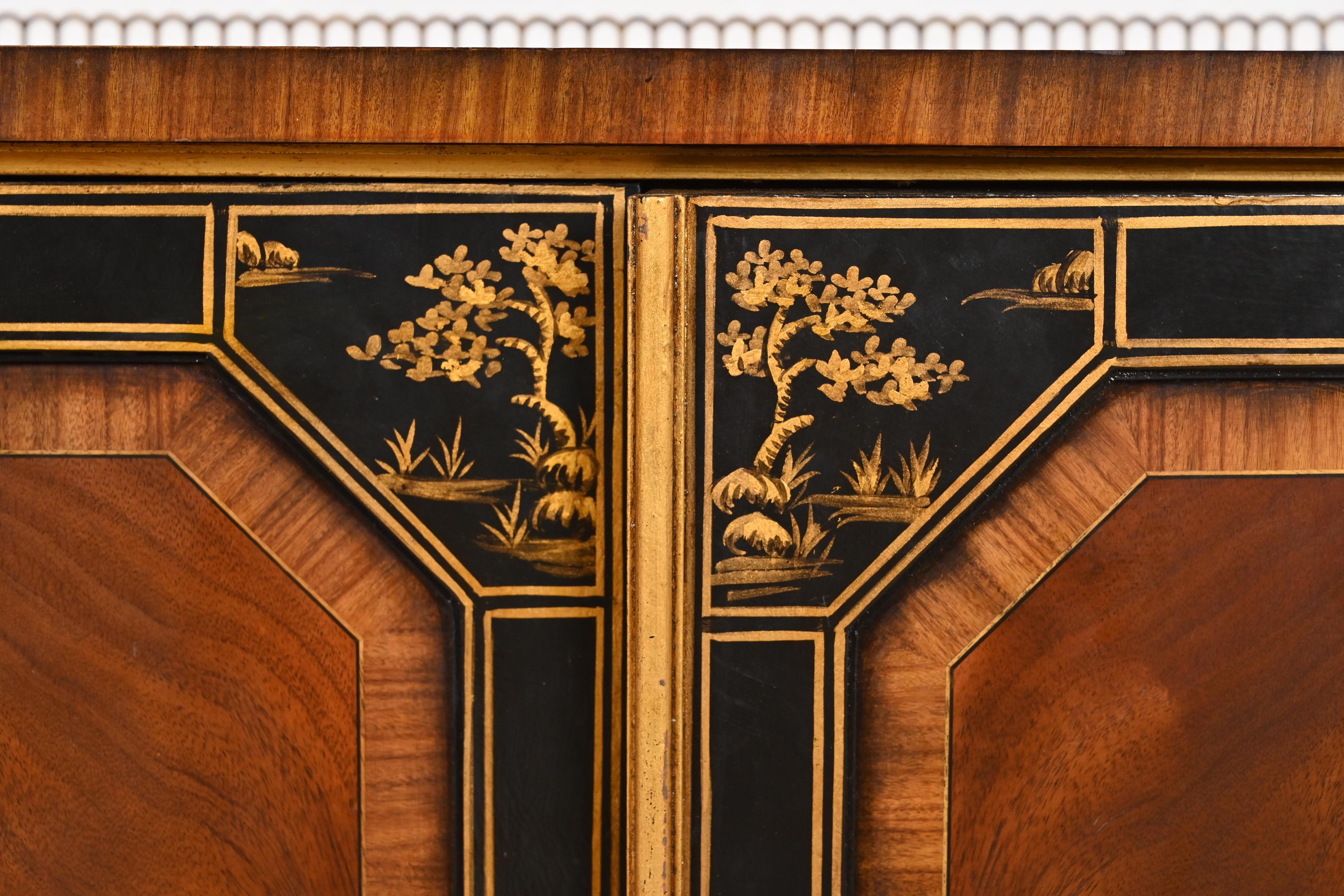 Drexel Heritage Credenza francese Regency Luigi XVI Chinoiserie in mogano in vendita 1