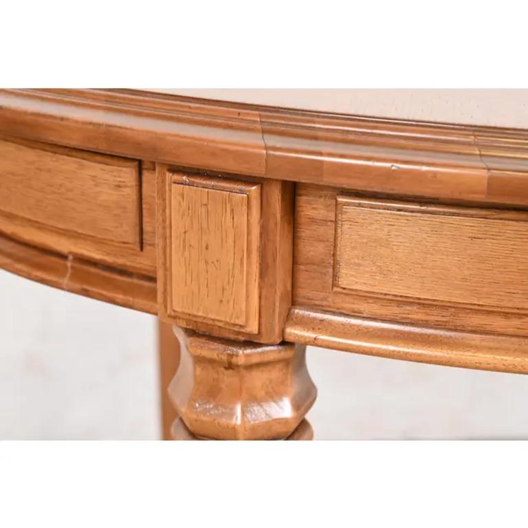 Drexel Heritage Table de salle à manger en noyer Louis XVI de style Régence française, nouvellement repeinte en vente 5