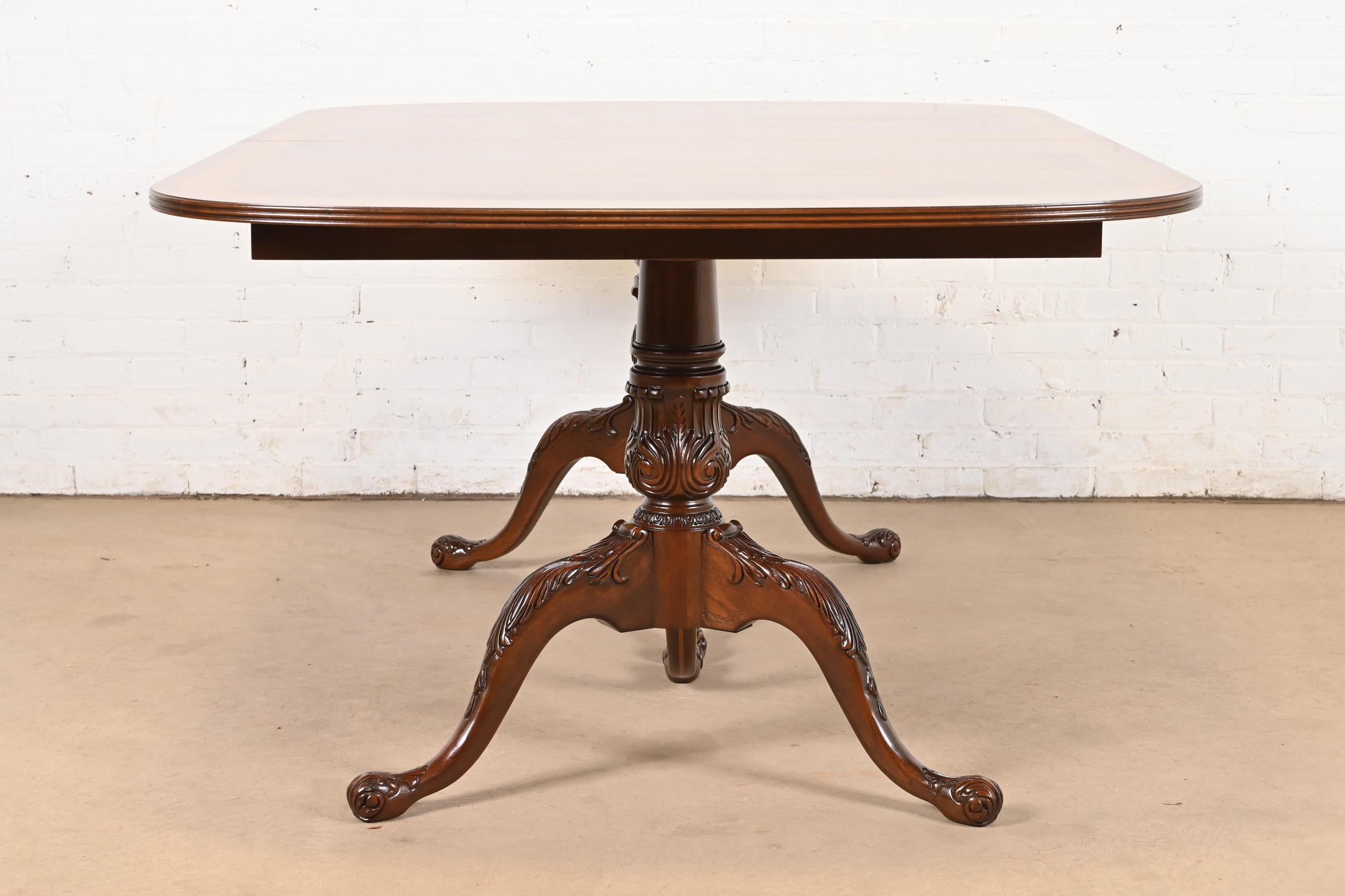 Drexel Heritage Georgian, table de salle à manger à piédestal en acajou flammé, revernie en vente 4