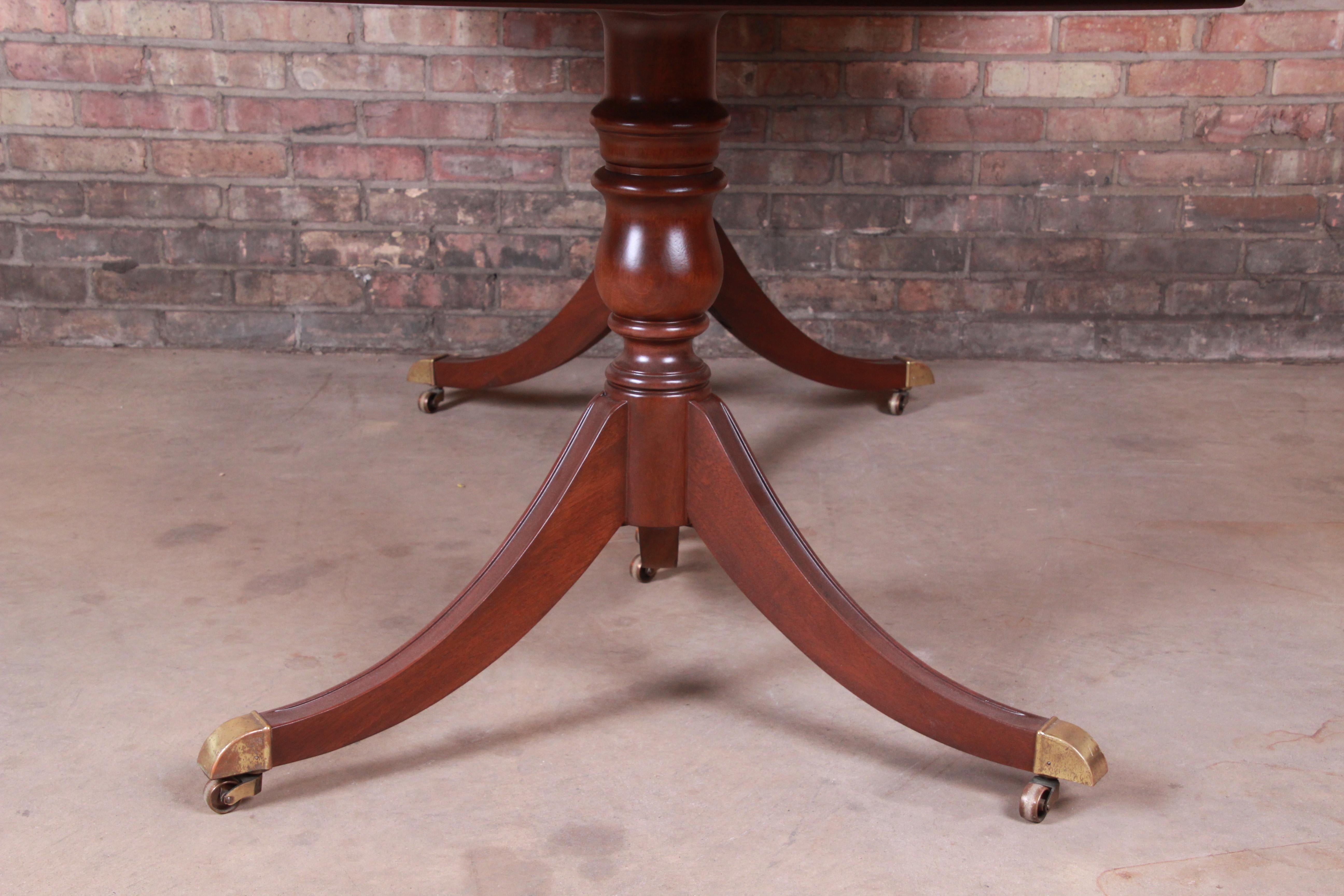 Drexel Heritage Georgian Banded Mahogany Double Pedestal Dining Table, Restored 10