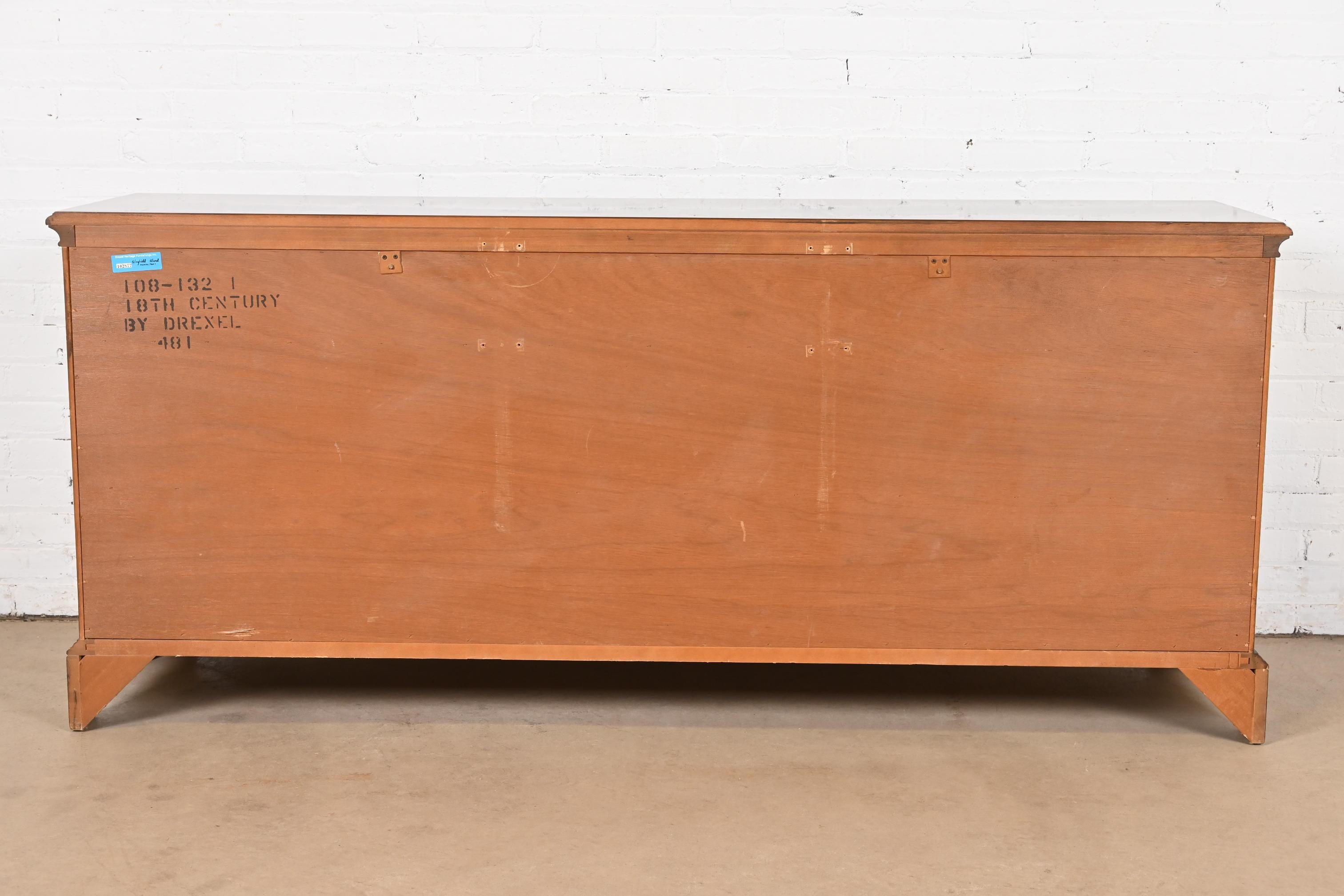 Drexel Heritage Georgian Banded Mahogany Ten-Drawer Dresser For Sale 5