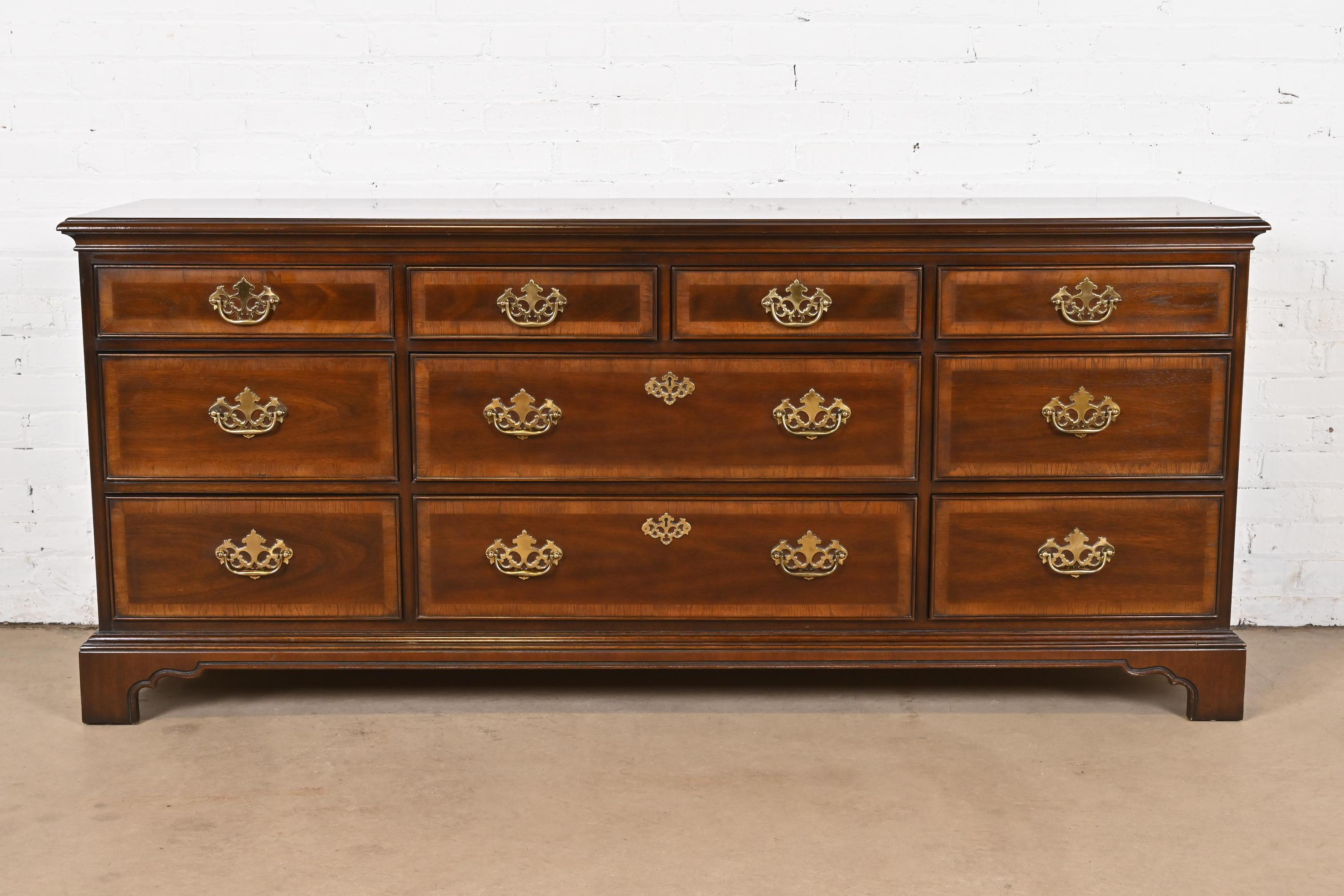 American Drexel Heritage Georgian Banded Mahogany Ten-Drawer Dresser For Sale