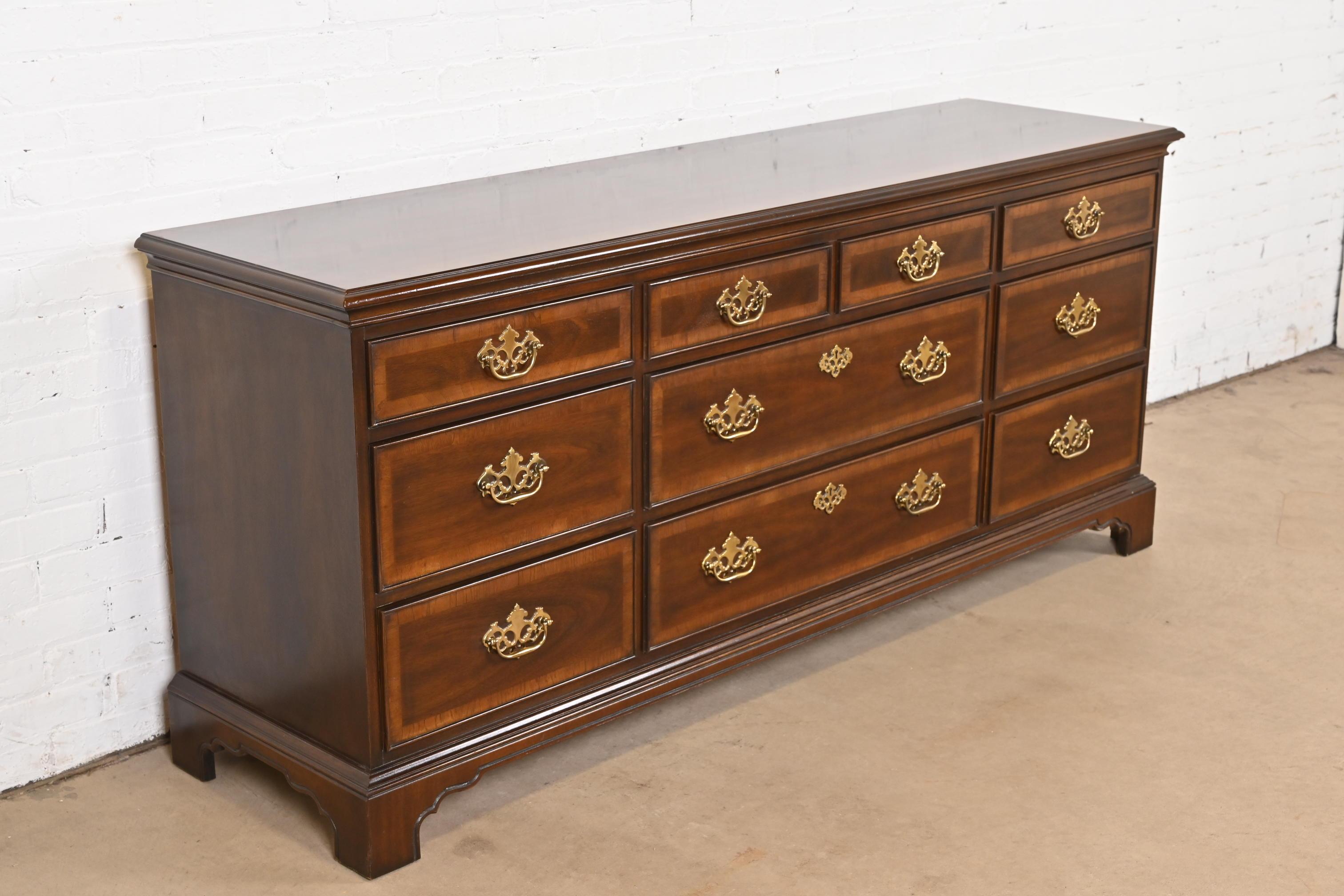 Late 20th Century Drexel Heritage Georgian Banded Mahogany Ten-Drawer Dresser For Sale
