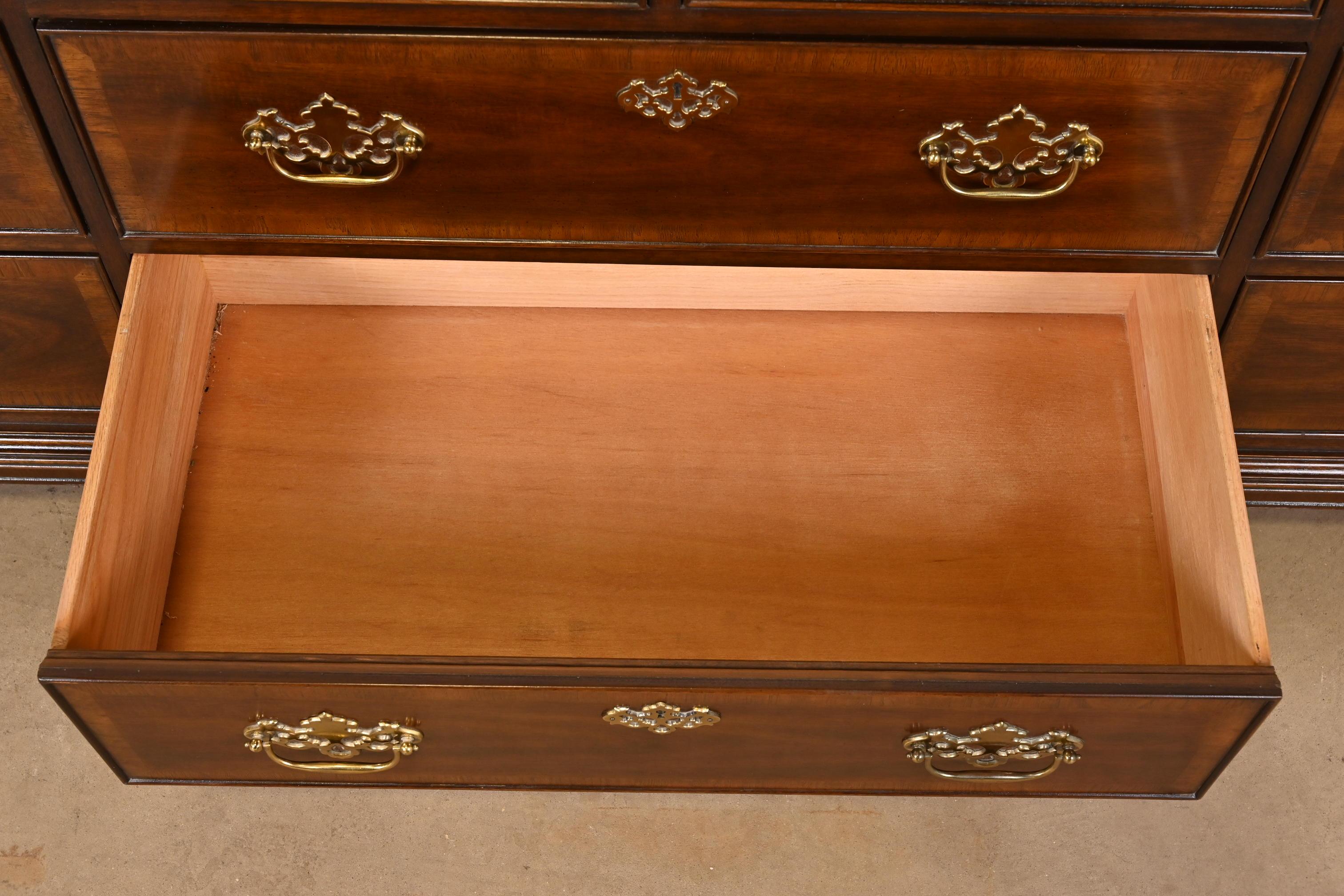 Brass Drexel Heritage Georgian Banded Mahogany Ten-Drawer Dresser For Sale