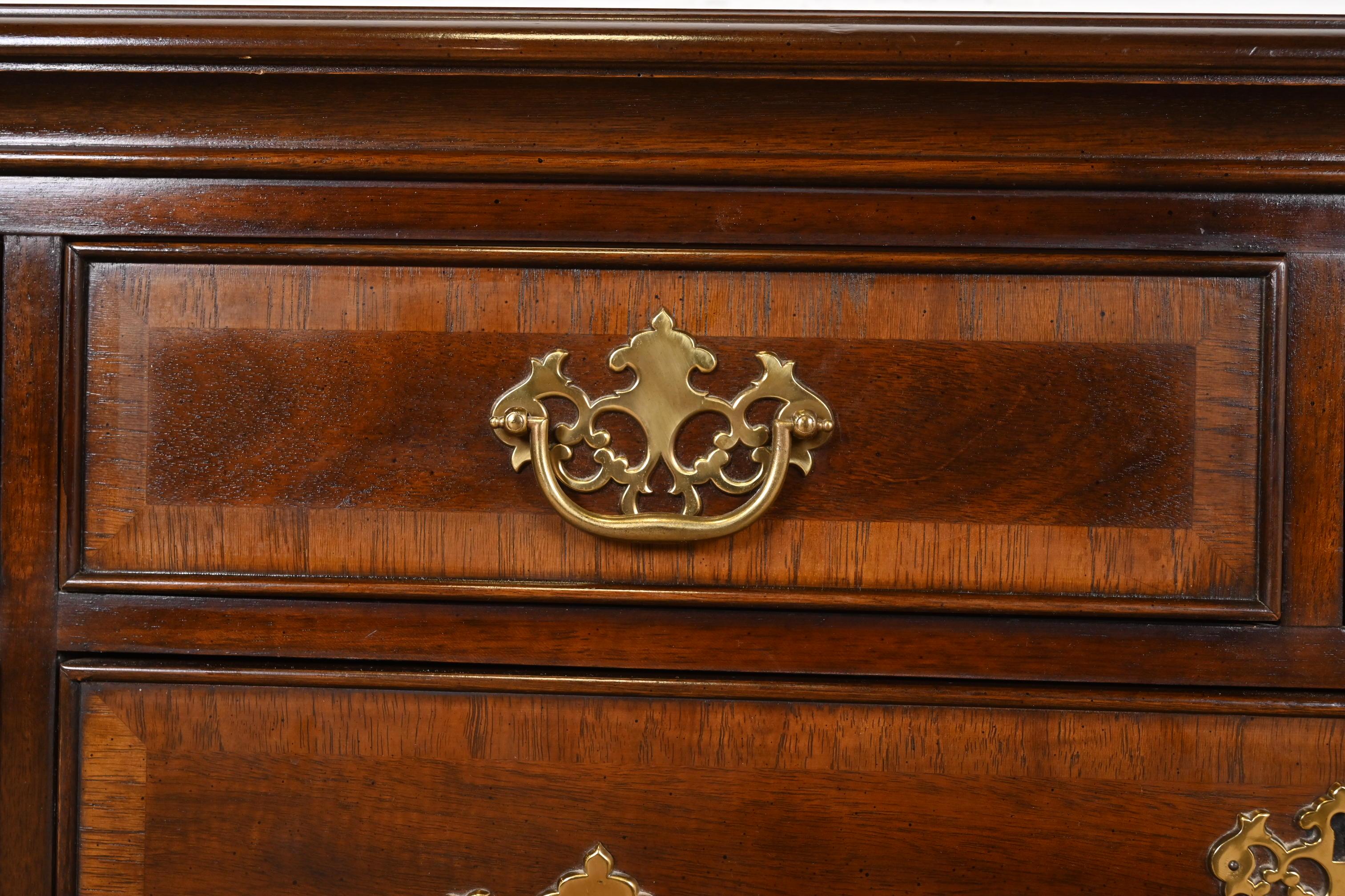 Drexel Heritage Georgian Banded Mahogany Ten-Drawer Dresser For Sale 1