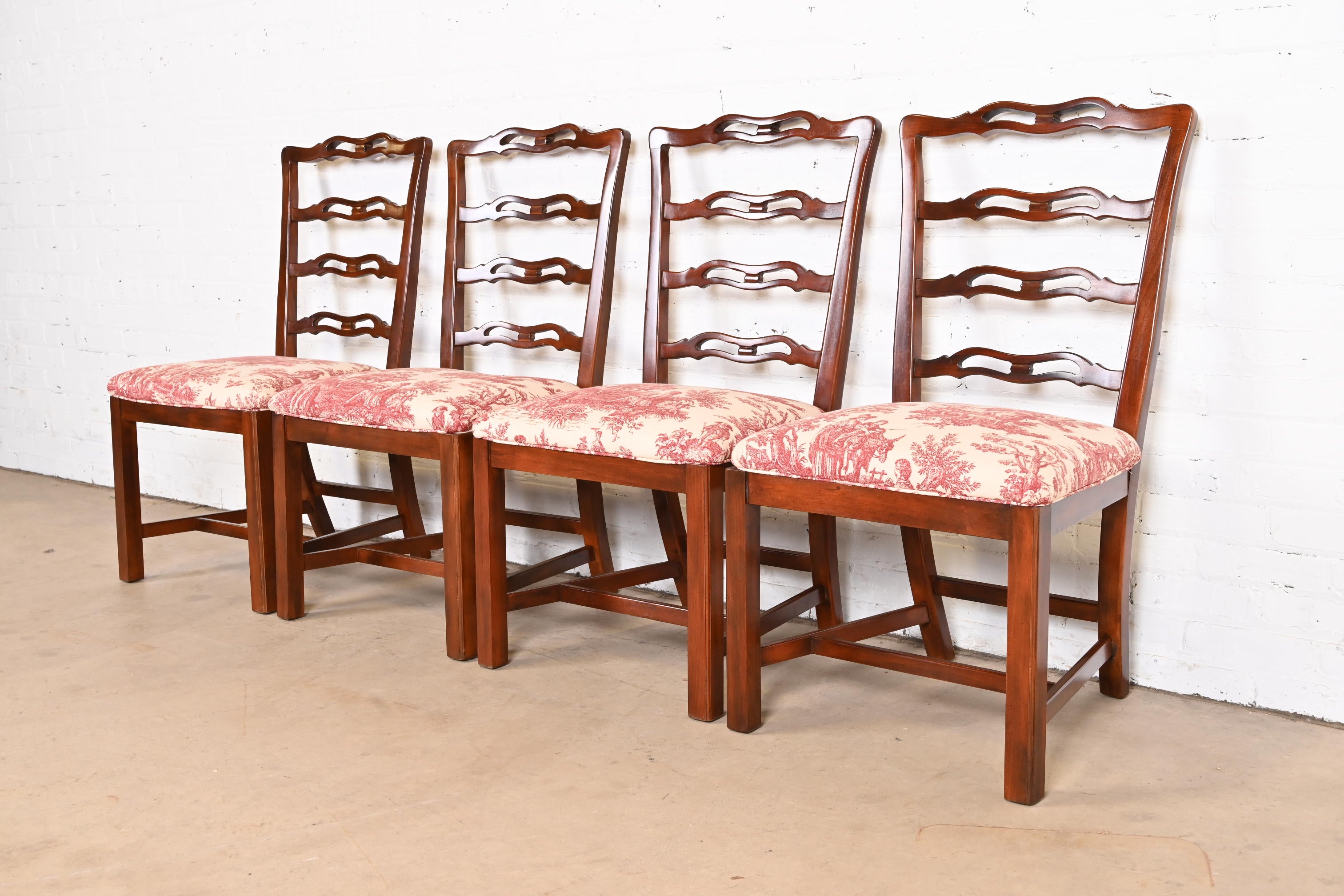A gorgeous set of four Georgian or Chippendale style dining chairs

By Drexel Heritage

USA, Circa 1980s

Carved solid mahogany frames, with red & white toile upholstered seats.

Measures: 21