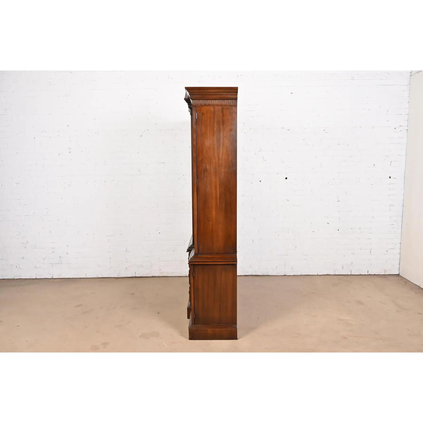 Drexel Heritage Georgian Carved Mahogany Lighted Breakfront Bookcase Cabinet For Sale 4