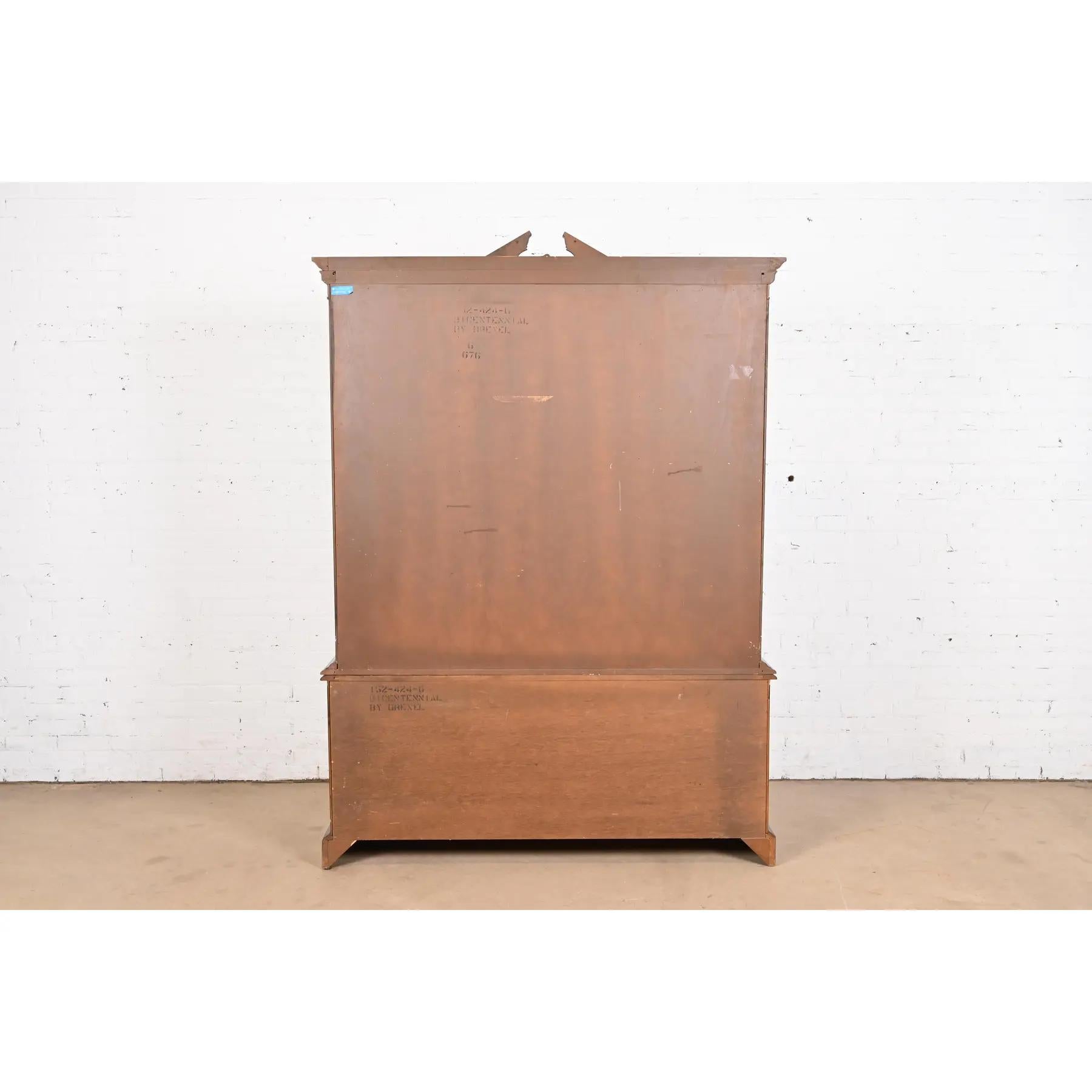 Drexel Heritage Georgian Carved Mahogany Lighted Breakfront Bookcase Cabinet For Sale 5