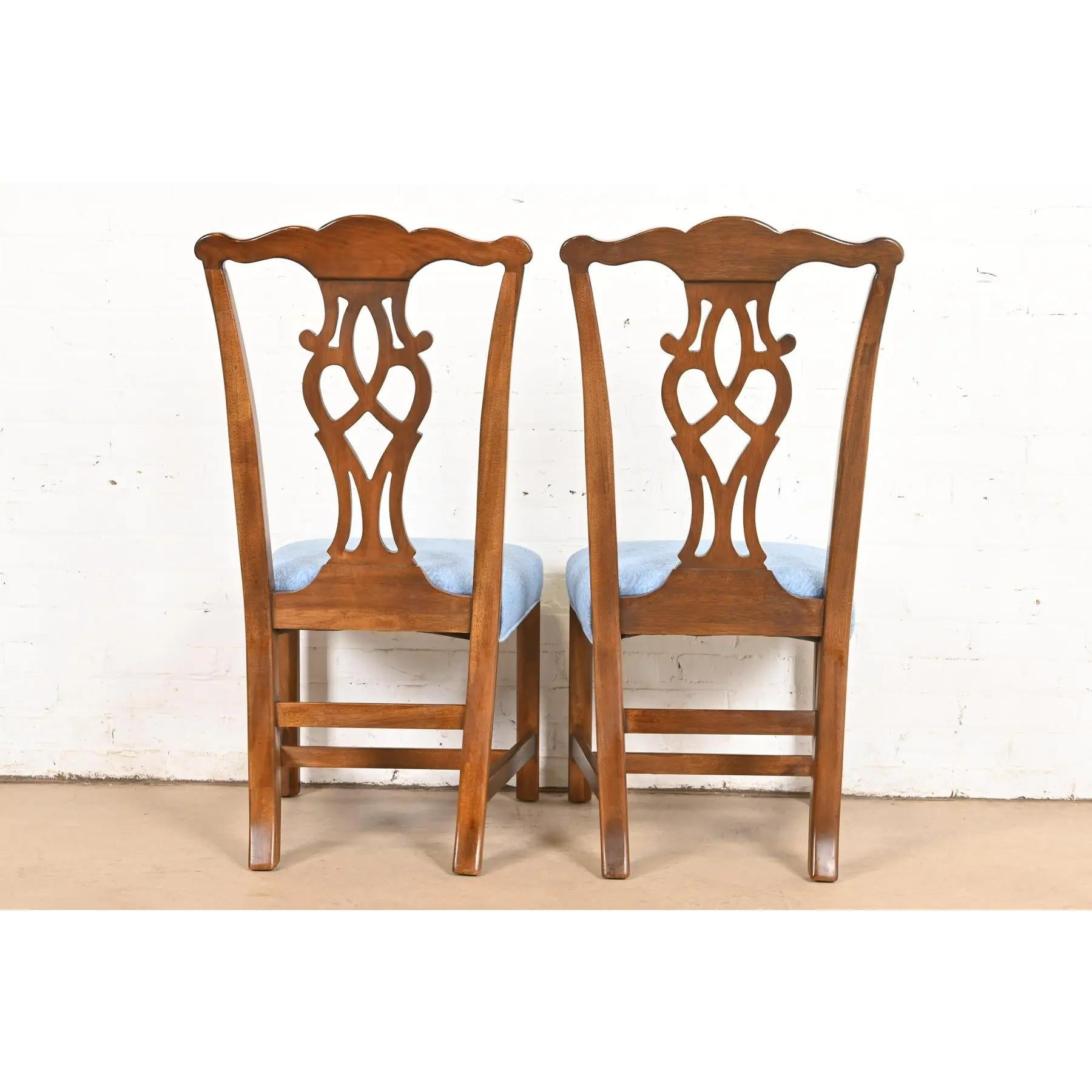 Drexel Heritage Georgian Carved Mahogany Side Chairs o Sedie da pranzo, coppia in vendita 3