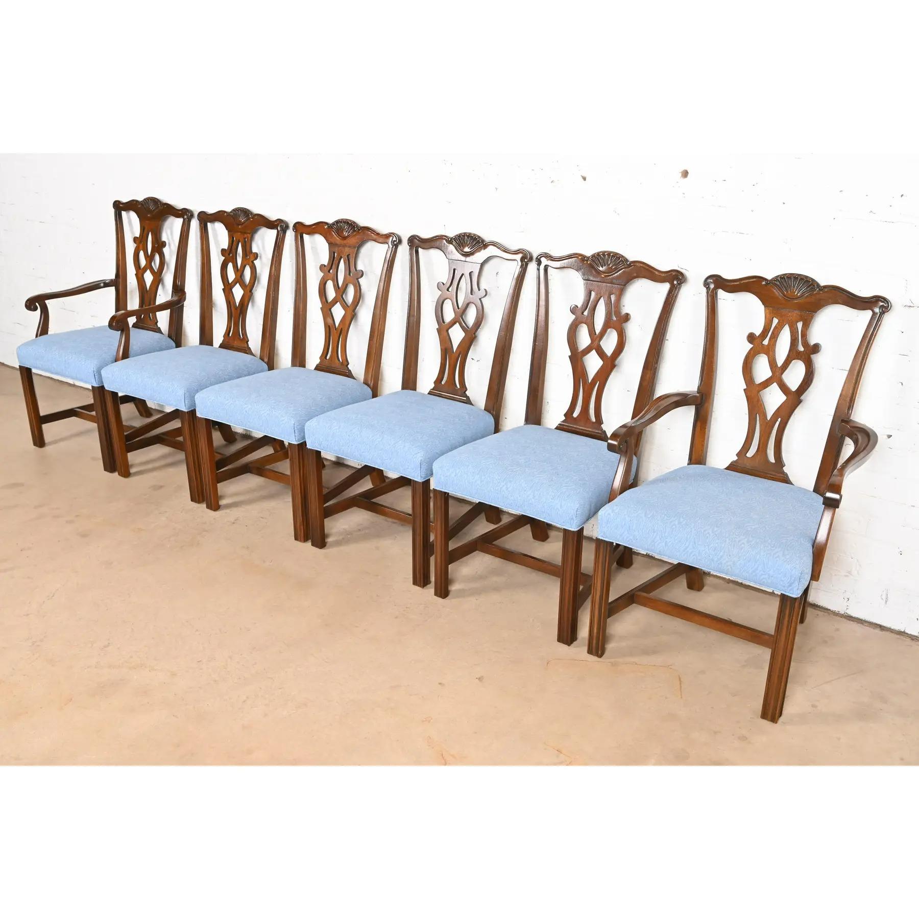 Drexel Heritage Georgian Carved Mahogany Side Chairs o Sedie da pranzo, coppia in vendita 5