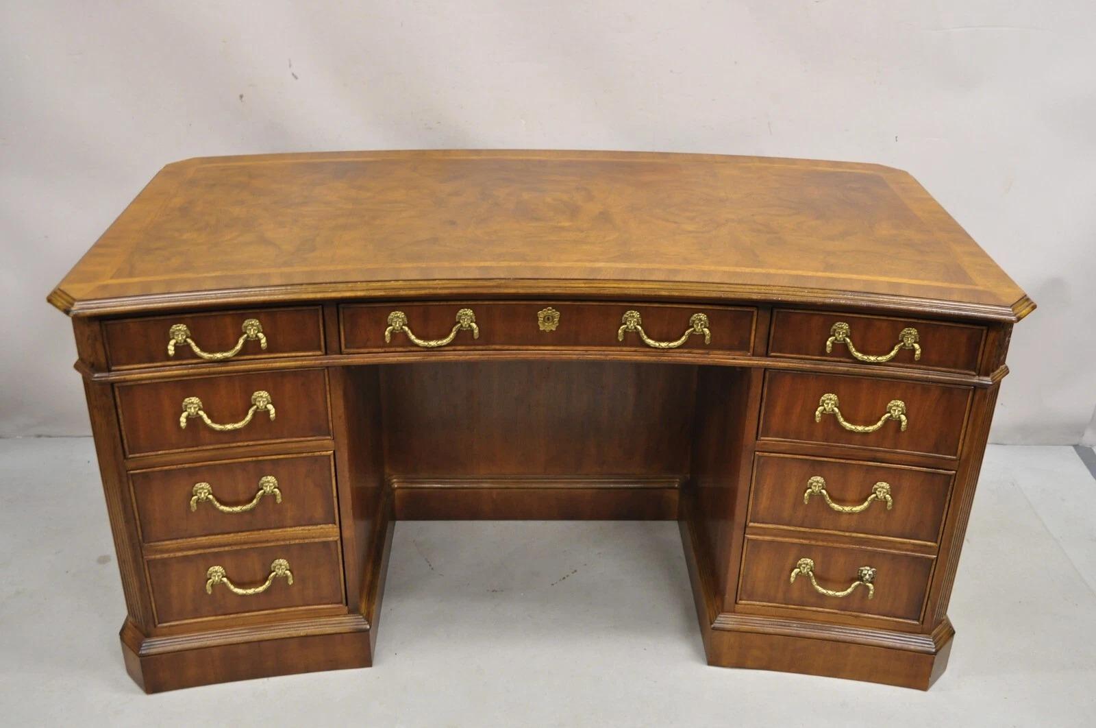 Scrivania per ufficio in mogano intarsiato Drexel Heritage stile Chippendale Georgiano in vendita 6