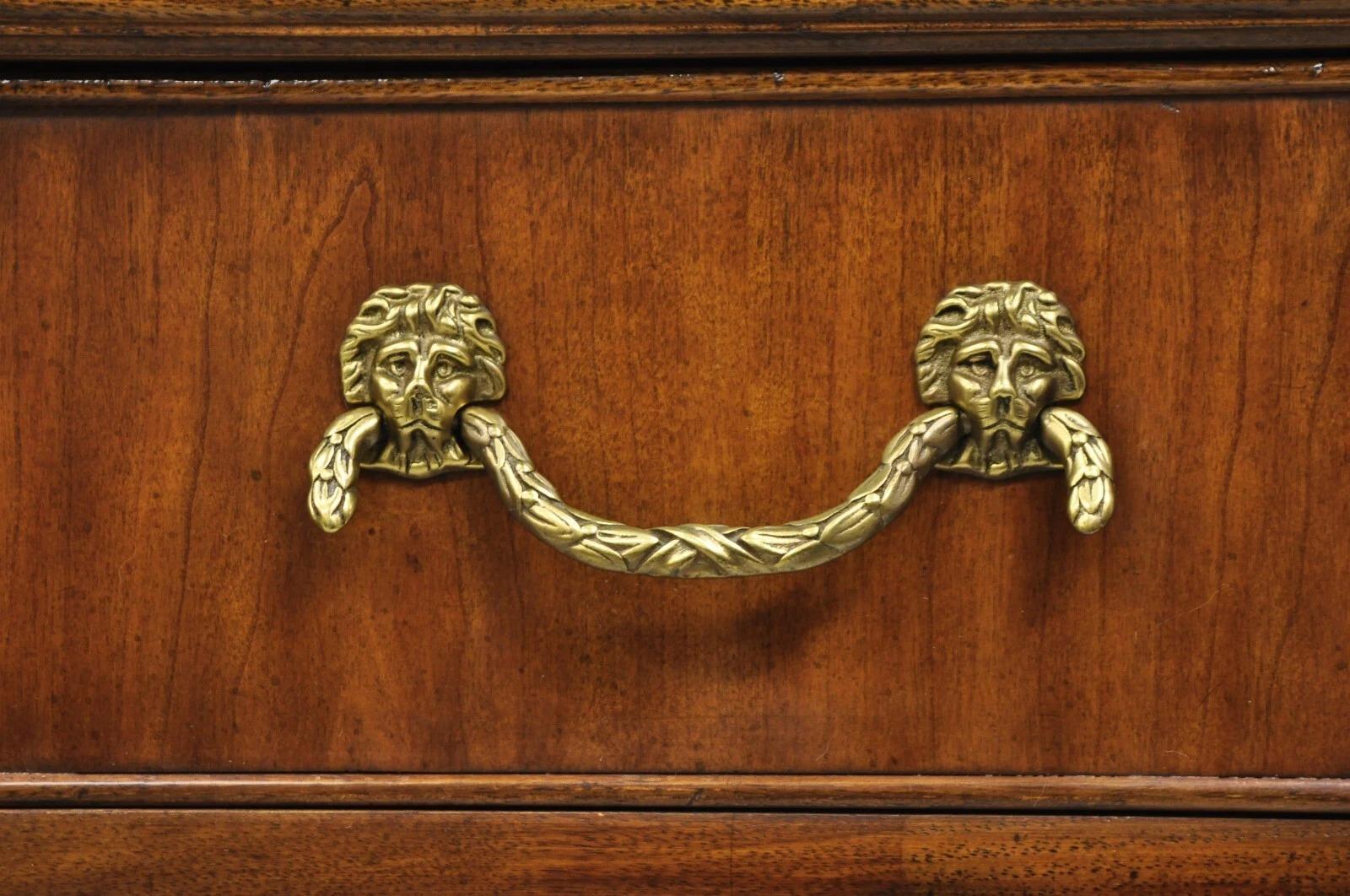 Sconosciuto Scrivania per ufficio in mogano intarsiato Drexel Heritage stile Chippendale Georgiano in vendita