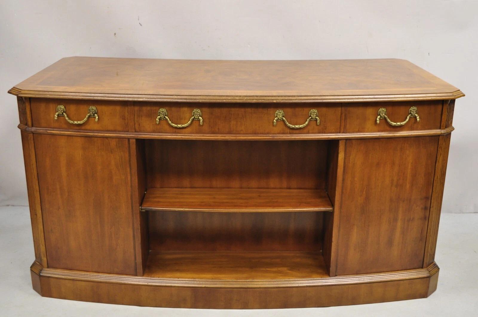 Scrivania per ufficio in mogano intarsiato Drexel Heritage stile Chippendale Georgiano In condizioni buone in vendita a Philadelphia, PA
