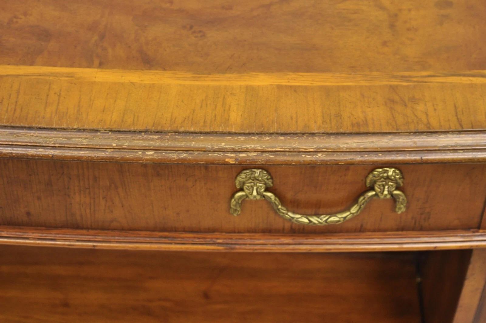 XX secolo Scrivania per ufficio in mogano intarsiato Drexel Heritage stile Chippendale Georgiano in vendita