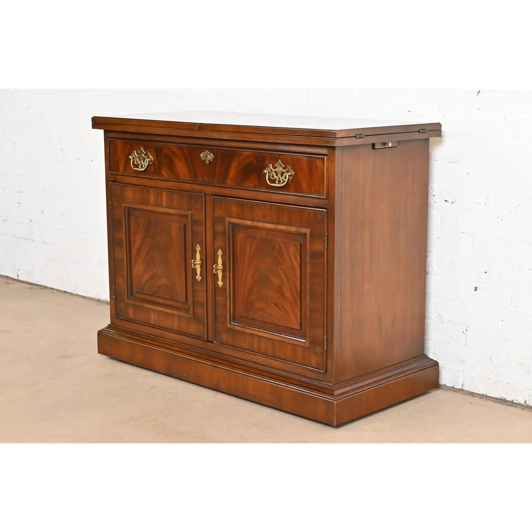 Drexel Heritage Georgian Flame Mahogany Flip Top Server or Bar Cabinet In Good Condition For Sale In South Bend, IN