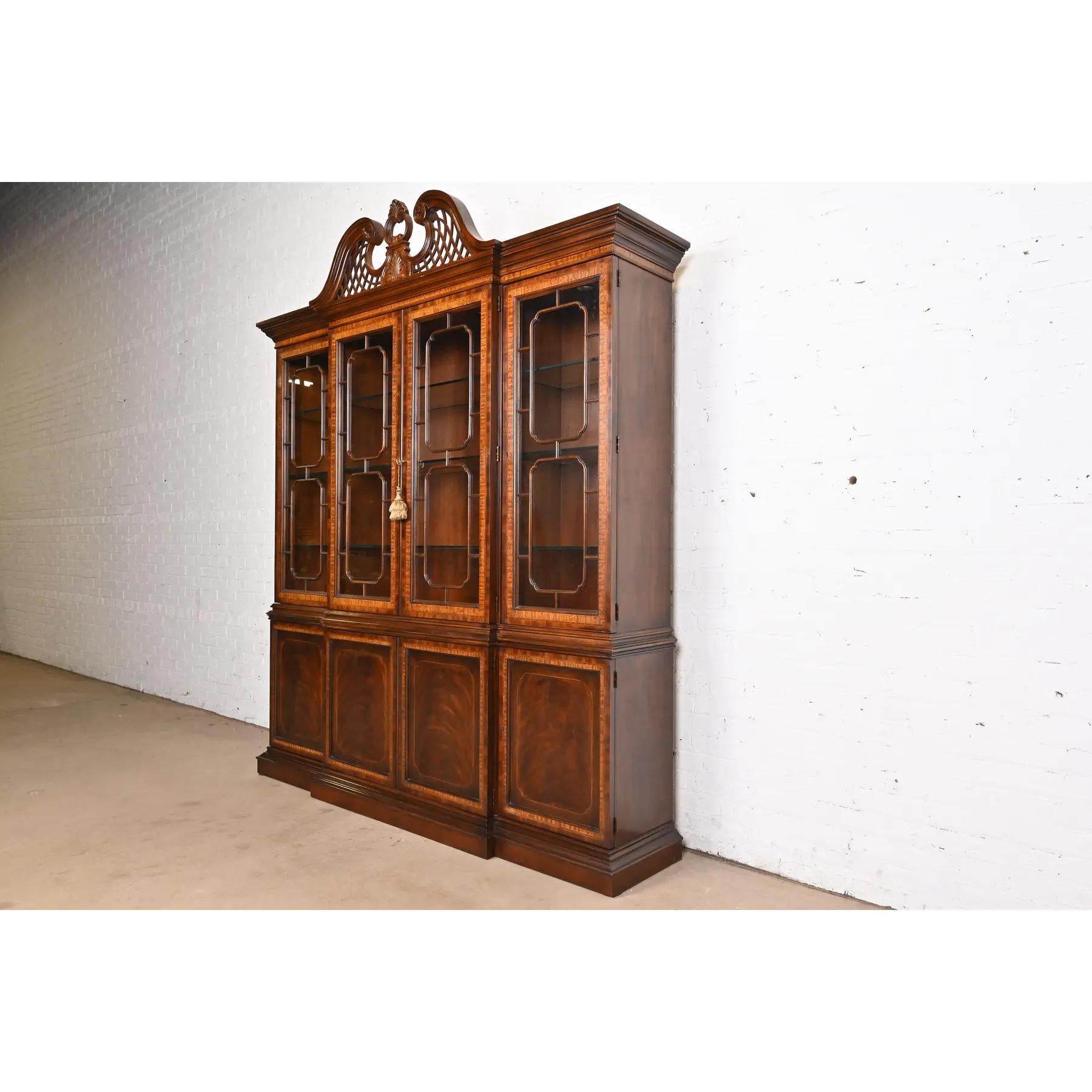 Drexel Heritage Georgian Flame Mahogany Lighted Breakfront Bookcase Cabinet In Good Condition In South Bend, IN