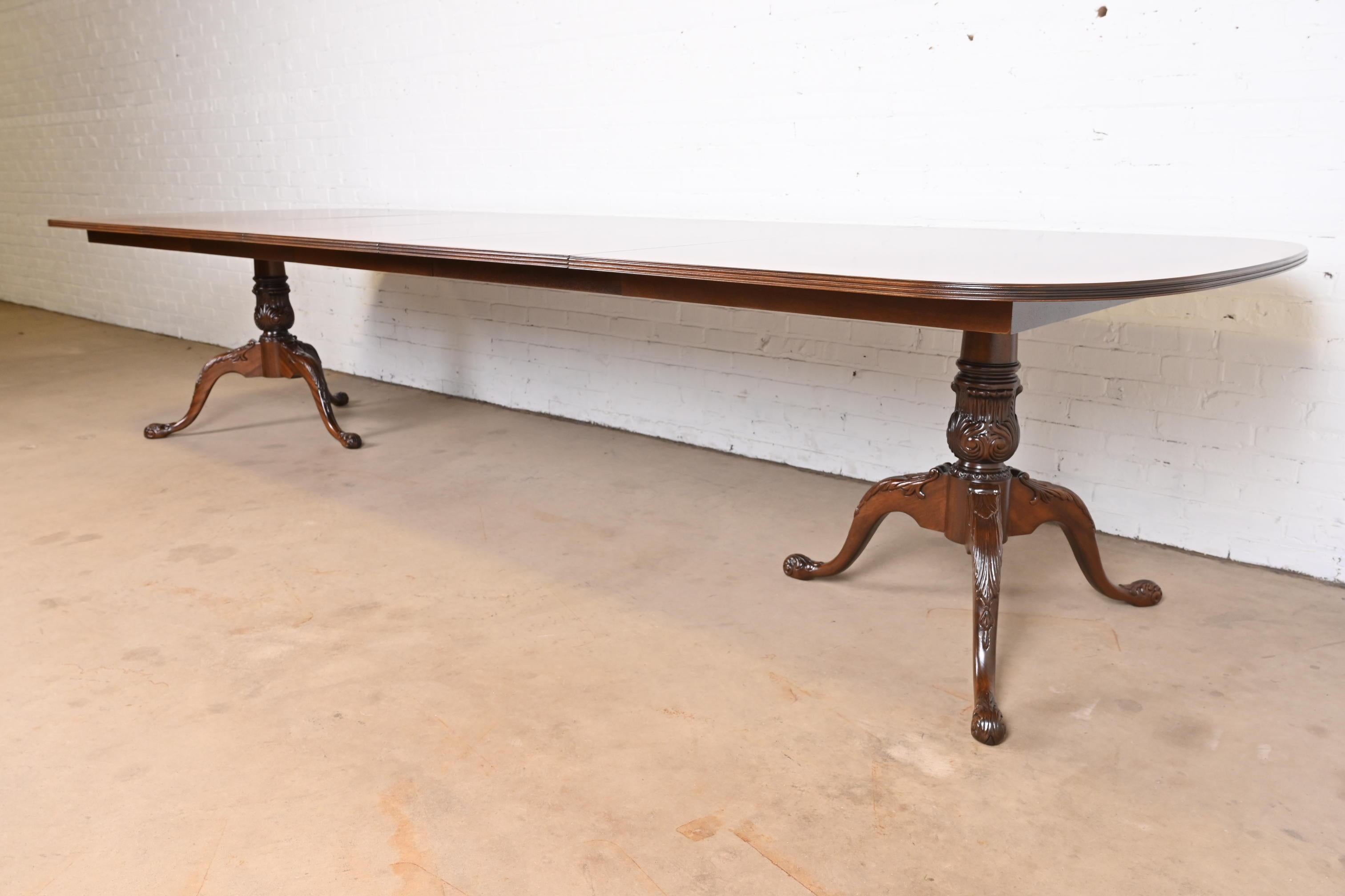 20th Century Drexel Heritage Georgian Mahogany Double Pedestal Dining Table, Newly Refinished