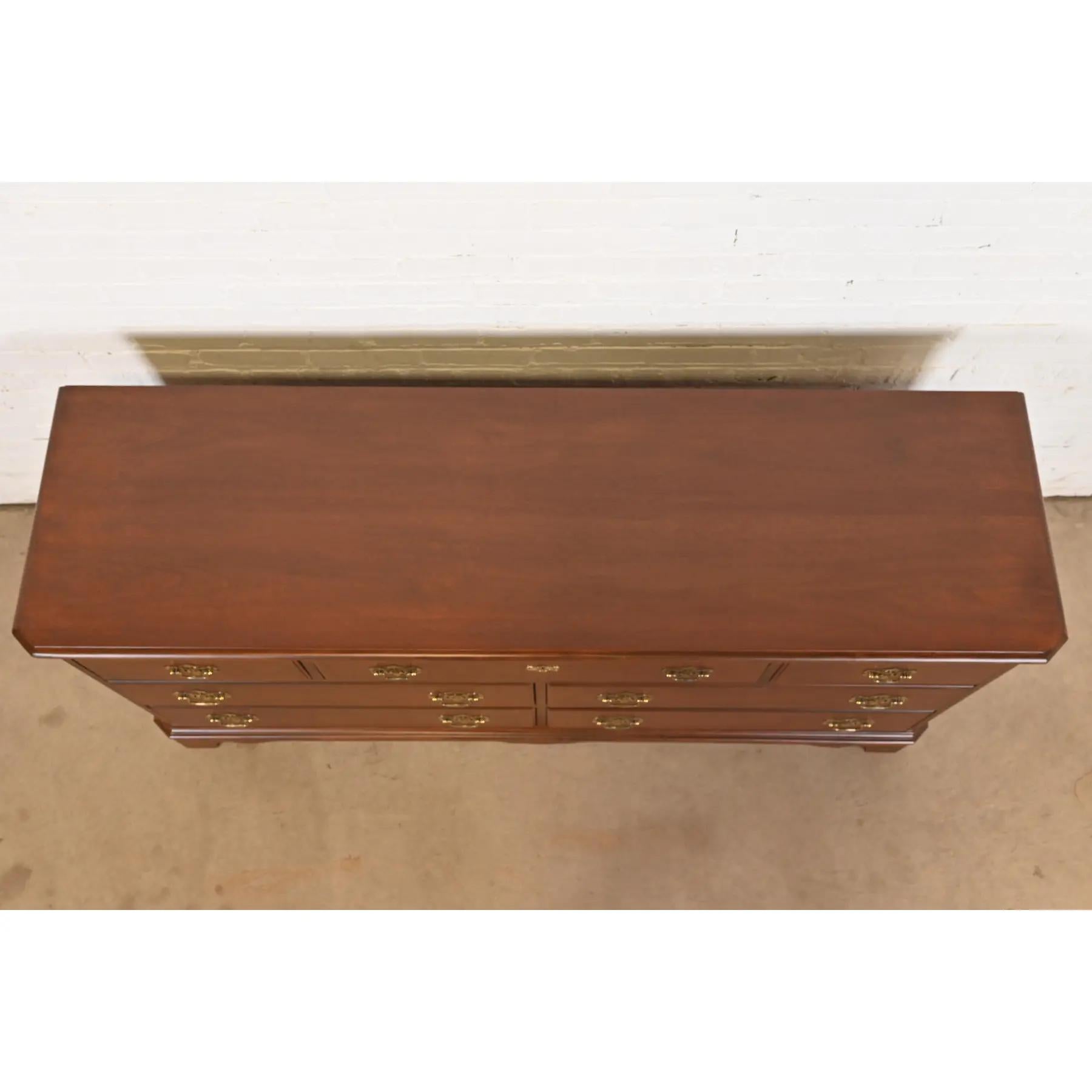 Drexel Heritage Georgian Mahogany Seven-Drawer Dresser, Newly Refinished For Sale 4