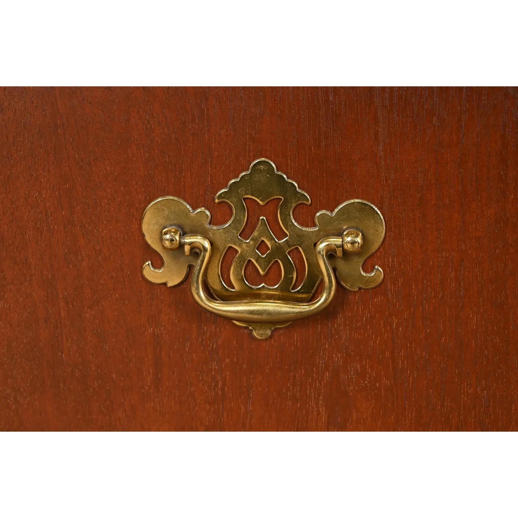 Drexel Heritage Georgian Mahogany Seven-Drawer Dresser, Newly Refinished For Sale 2