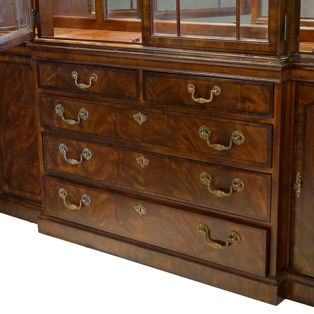 Drexel Heritage Georgian Style Flame Mahogany Banded & Inlaid Breakfront 20th C 6