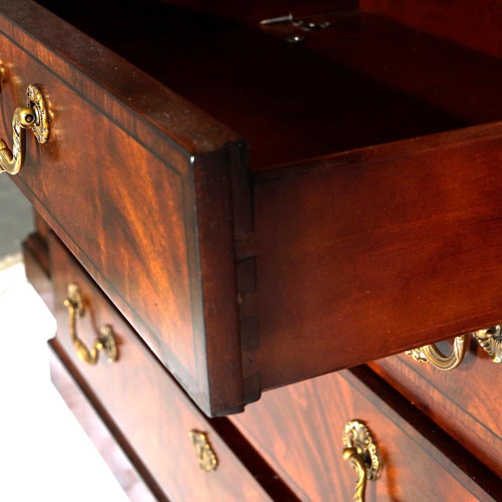 Drexel Heritage Georgian Style Flame Mahogany Banded & Inlaid Breakfront 20th C 11