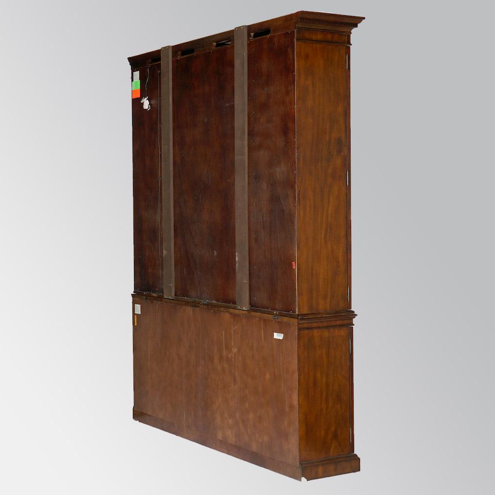 Drexel Heritage Georgian Style Flame Mahogany Banded & Inlaid Breakfront 20th C In Good Condition In Big Flats, NY