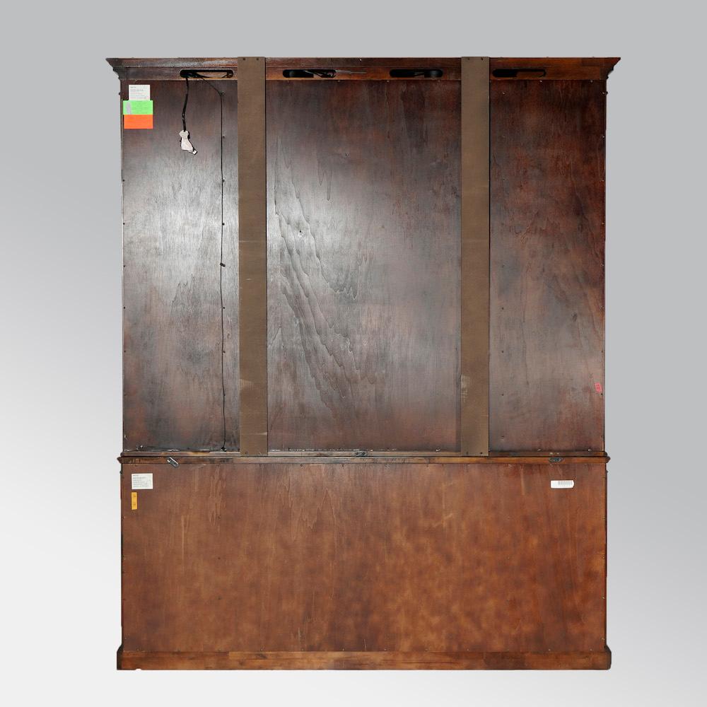 20th Century Drexel Heritage Georgian Style Flame Mahogany Banded & Inlaid Breakfront 20th C