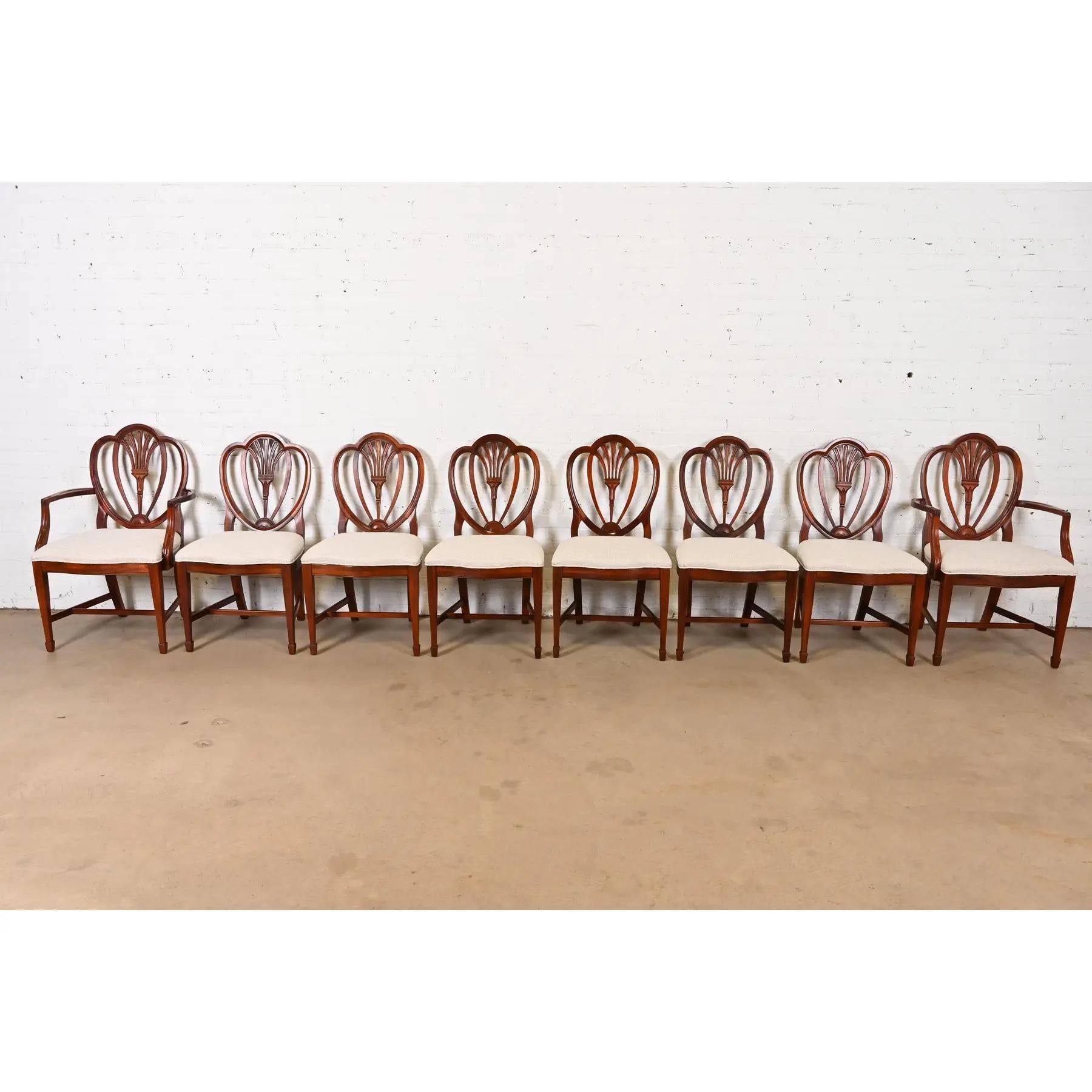 Drexel Heritage Hepplewhite Carved Mahogany Dining Chairs, Set of Eight In Good Condition In South Bend, IN