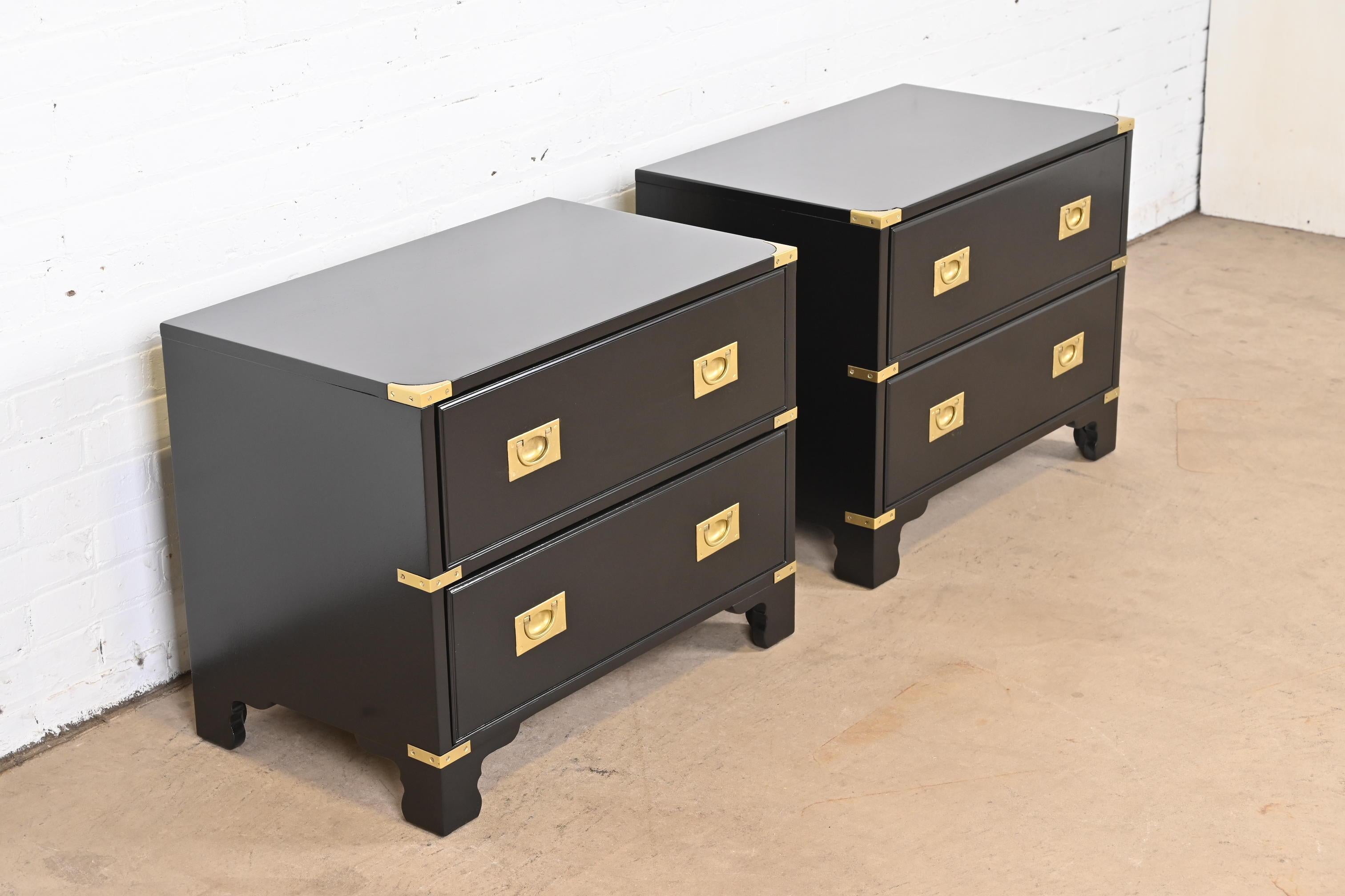 Drexel Heritage Hollywood Regency Campaign Black Lacquered Nightstands, Pair In Good Condition In South Bend, IN