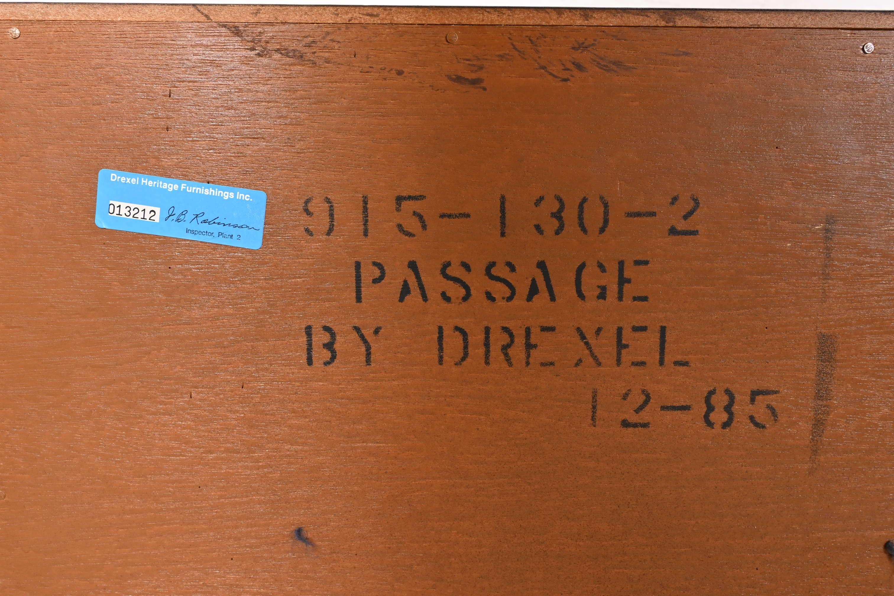 Drexel Heritage Hollywood Regency Campaigner, cassettone o credenza tripla in Oak in vendita 6