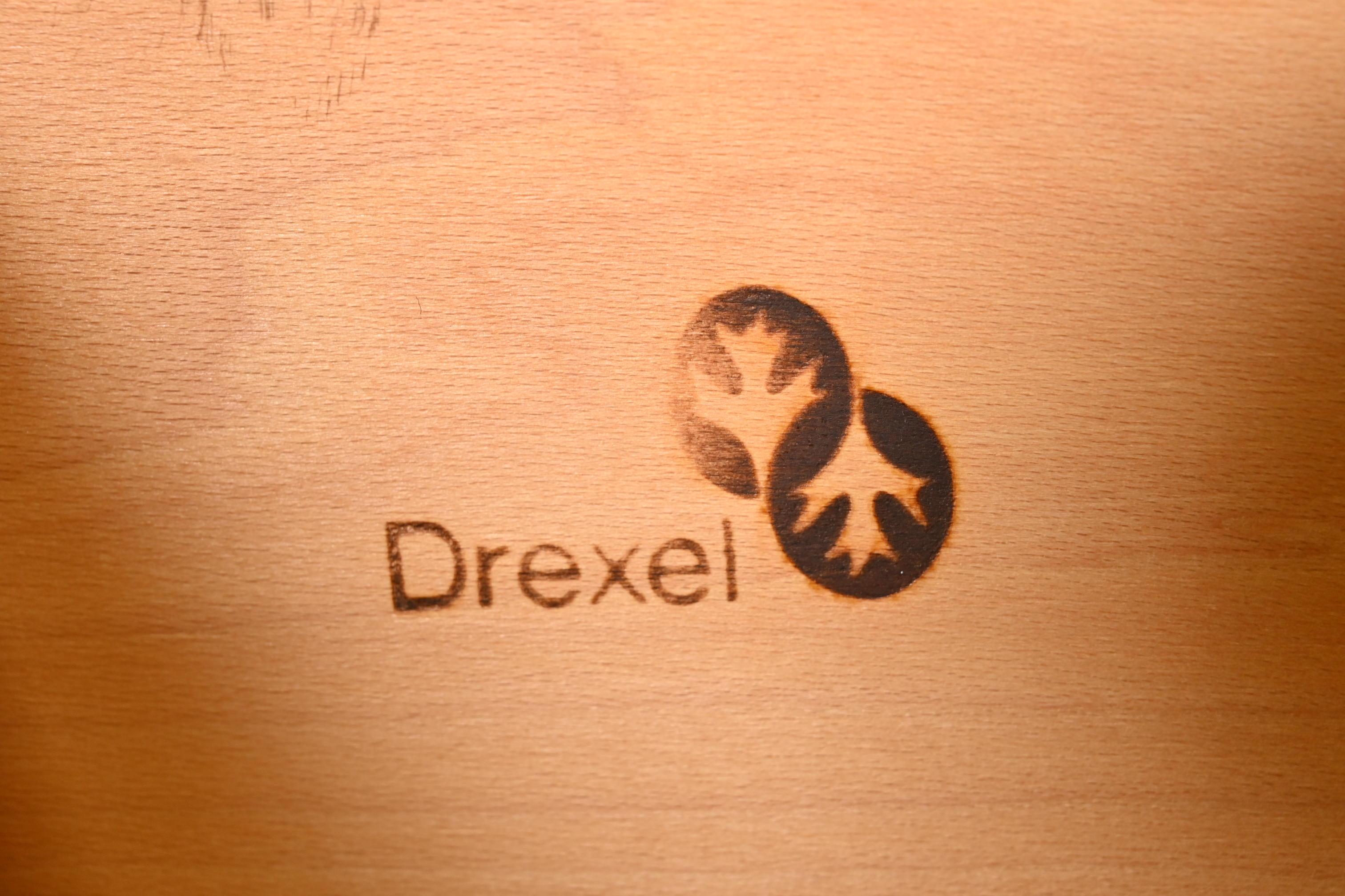 Drexel Heritage Hollywood Regency Campaigner, cassettone o credenza tripla in Oak in vendita 2