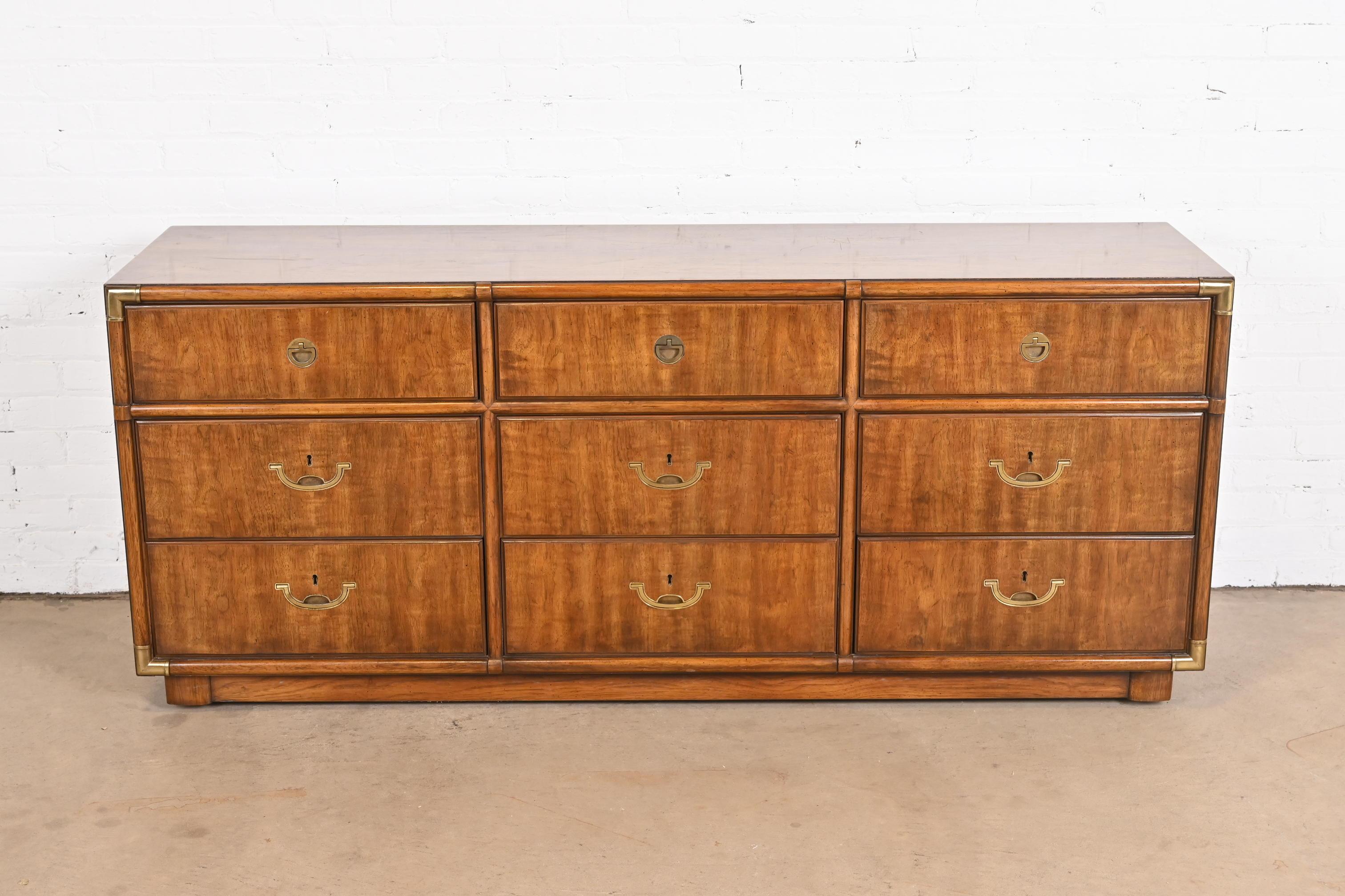 A gorgeous Mid-Century Modern Hollywood Regency Campaign style nine-drawer dresser or credenza

By Drexel Heritage

USA, circa 1970s

Walnut, with original brass hardware.

Measures: 70.5